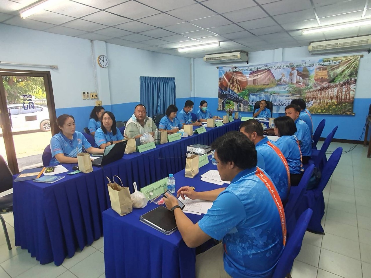 ประชุมข้าราชการ พนักงานราชการ และเจ้าหน้าที่สำนักงานประมงจังหวัดกาญจนบุรี ประจำเดือน มีนาคม 2566..คลิก