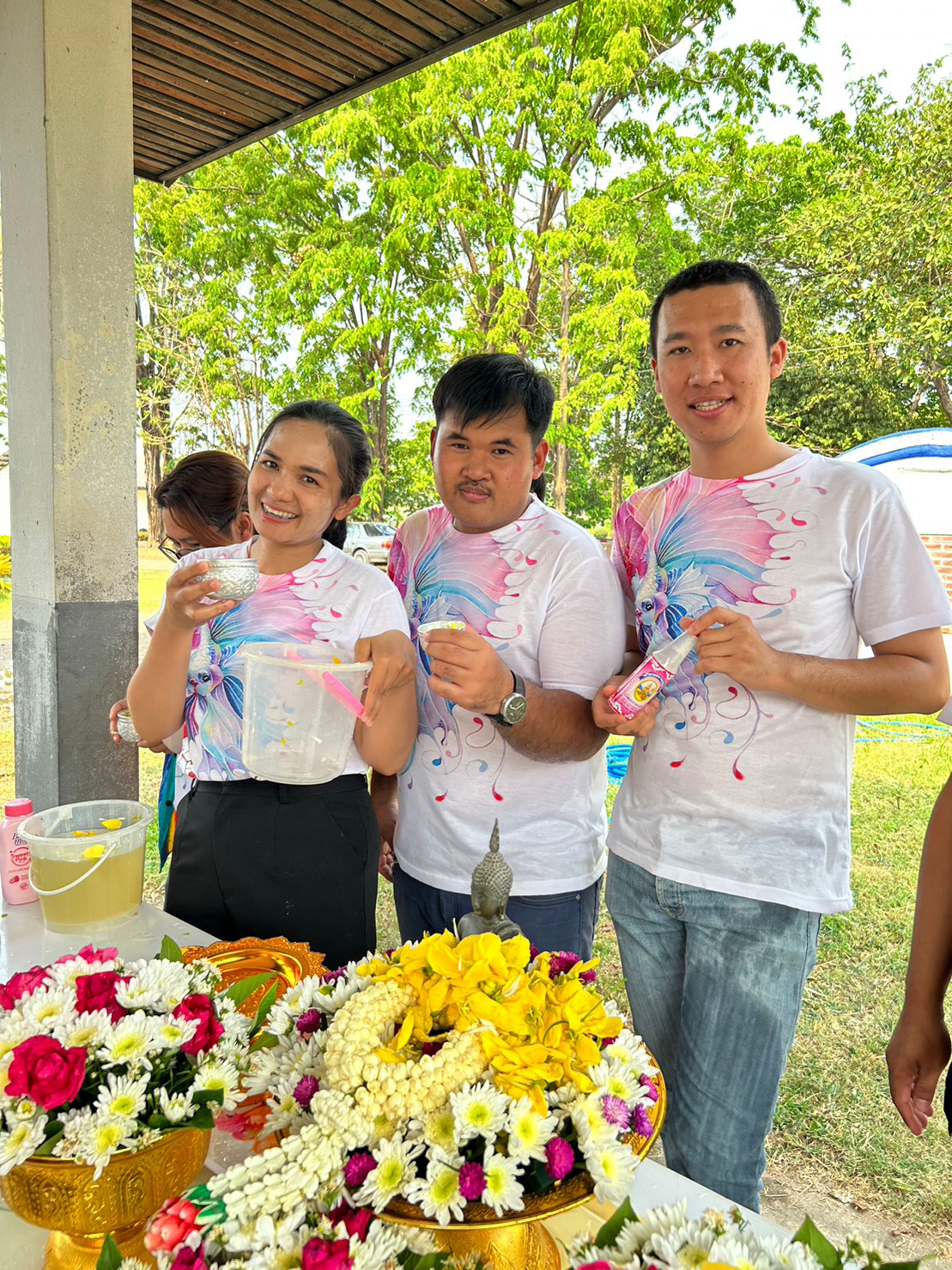 สรงน้ำพระ และรดน้ำดำหัวผู้สูงอายุ เนื่องในประเพณีสงกรานต์และปีใหม่ไทย สืบสานสงกรานต์วิถีไทย ประจำปี ๒๕๖๖..คลิก
