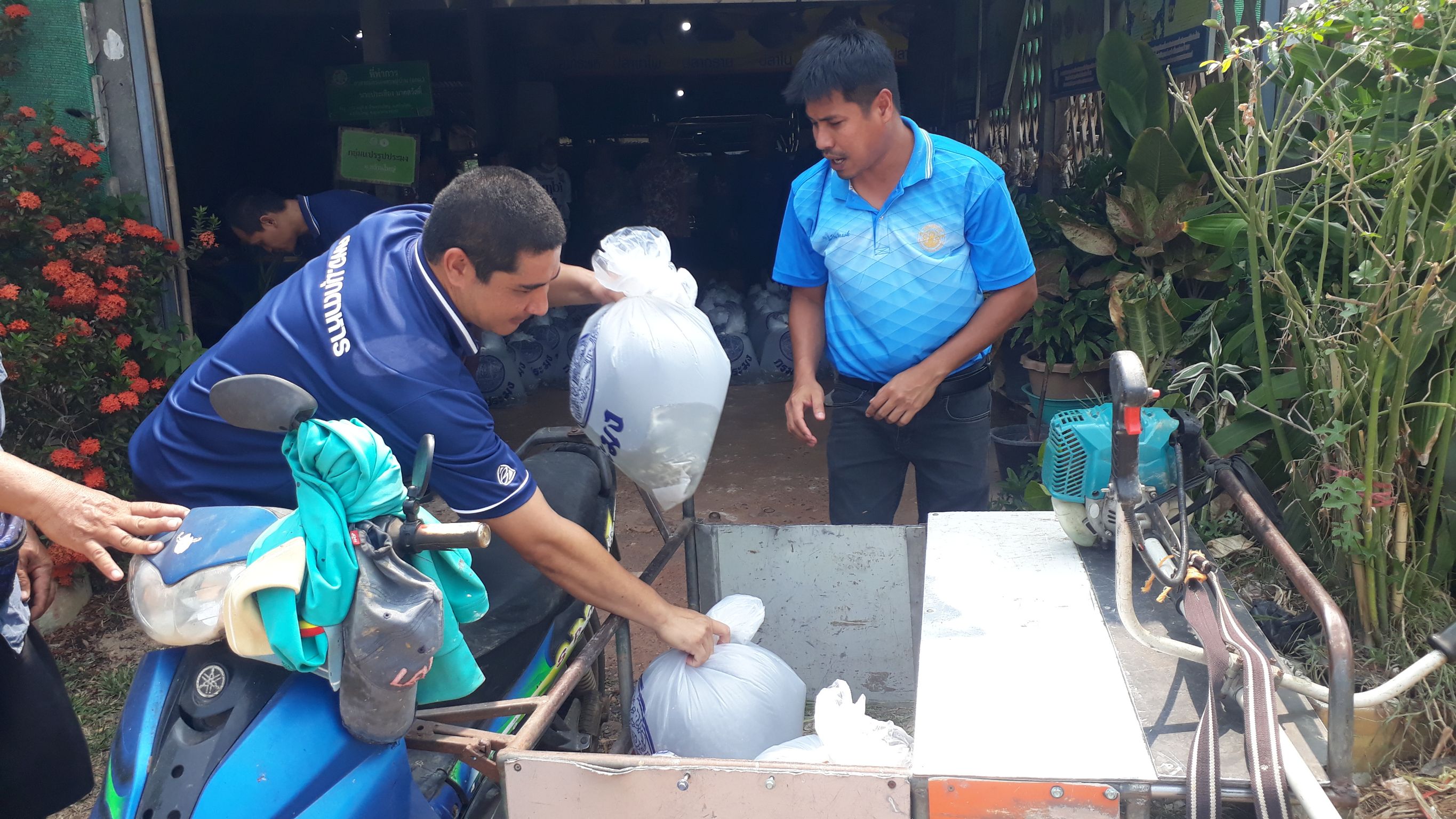 สนับสนุนสัตว์น้ำพันธุ์ดีกลุ่มเกษตรกรแปลงใหญ่