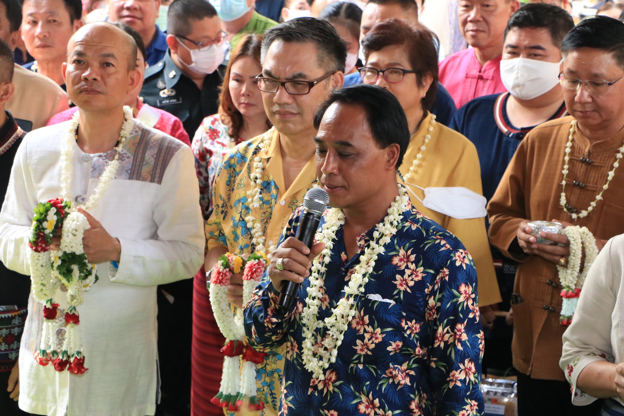 เข้าร่วมรดน้ำขอพร ว่าที่ร้อยตรี ณรงค์ โรจนโสทร ผู้ว่าราชการจังหวัดพะเยา..คลิก