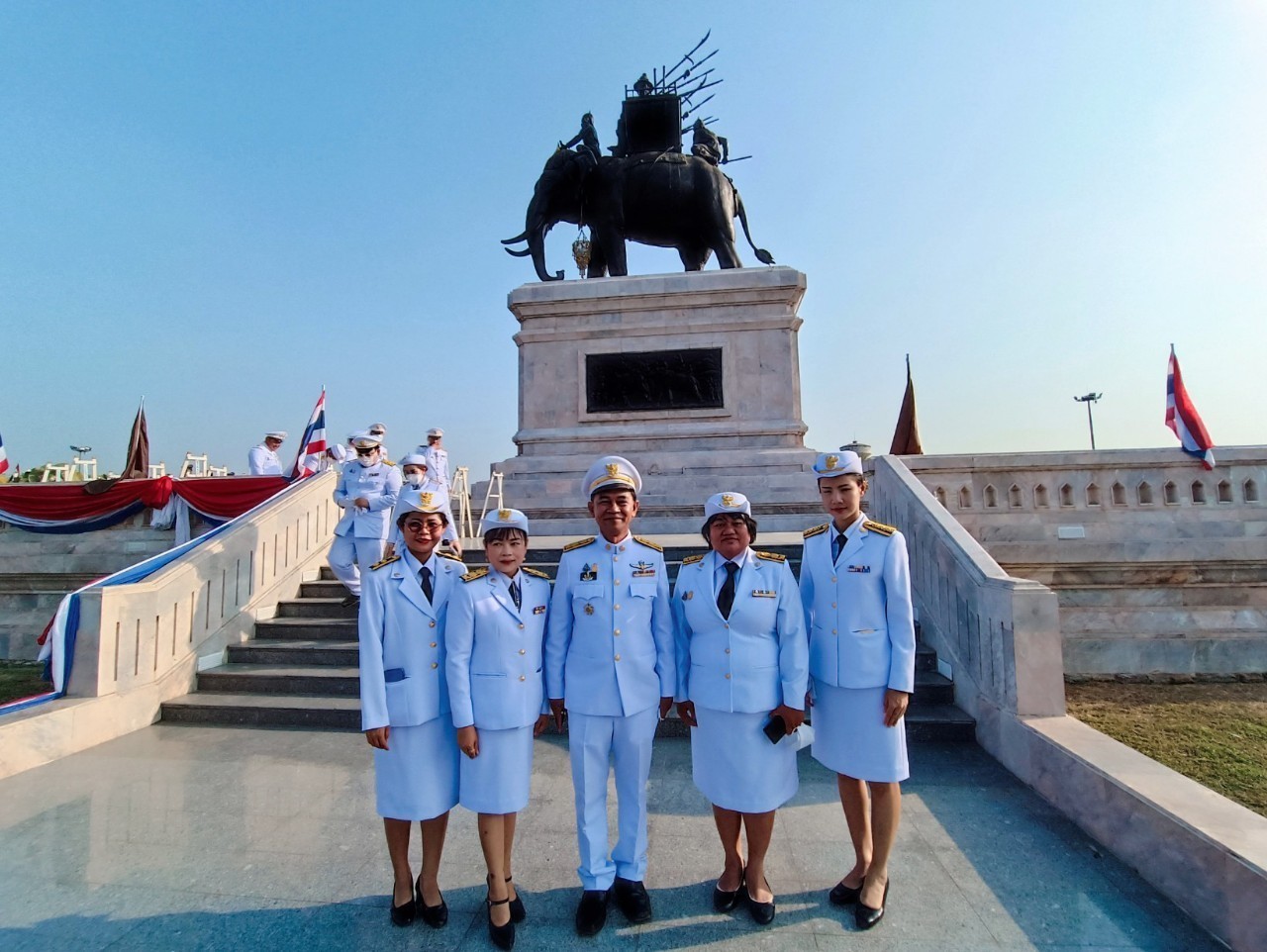 ร่วมงานพิธีถวายราชสักการะพระบรมราชานุสาวรีย์ สมเด็จพระนเรศวรมหาราช เนื่องใน 