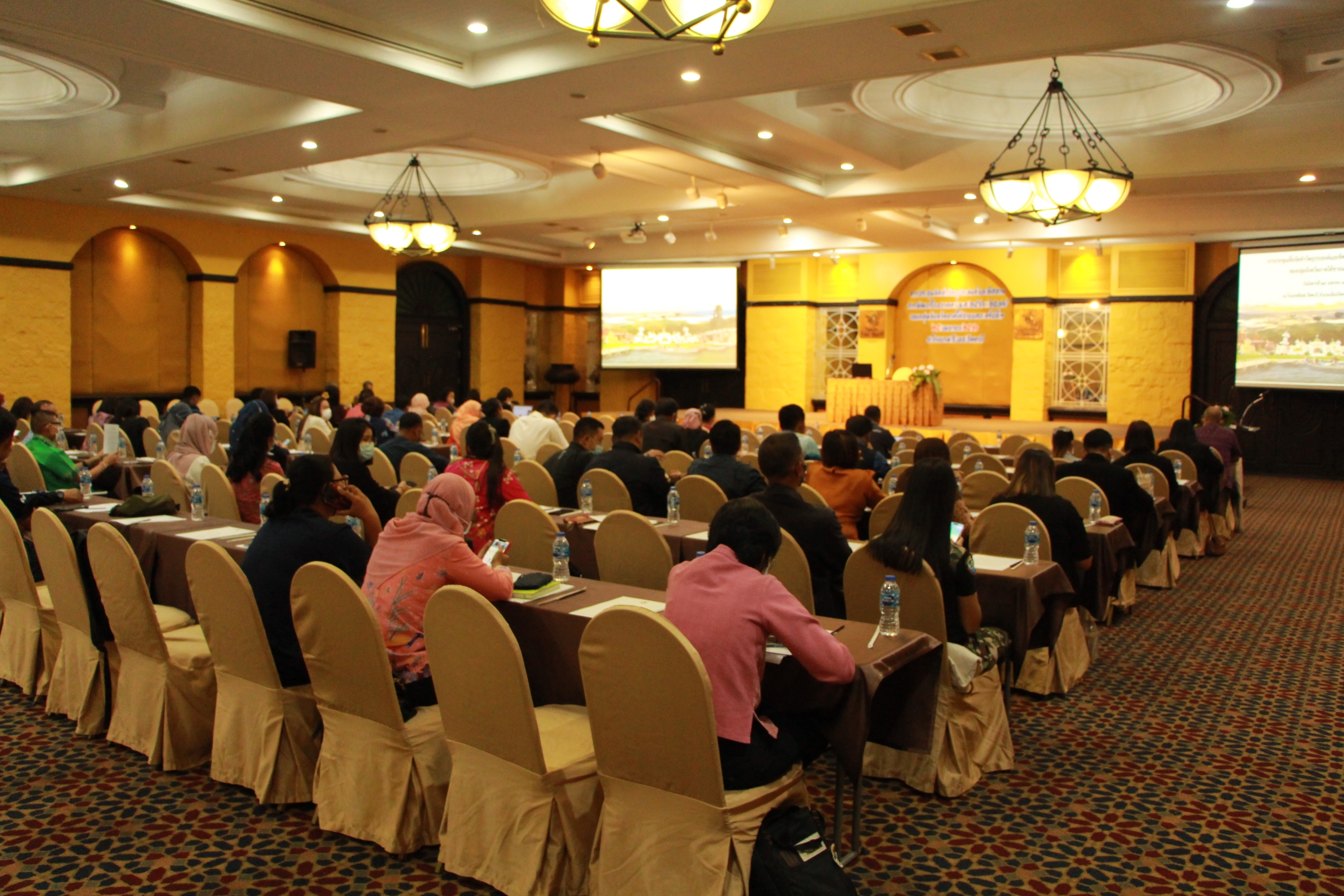 ประชุมเพื่อจัดทำวัตถุประสงค์และทิศทางการพัฒนาในอนาคตของกลุ่มจังหวัดชายแดนใต้ ครั้งที่ 1..คลิก