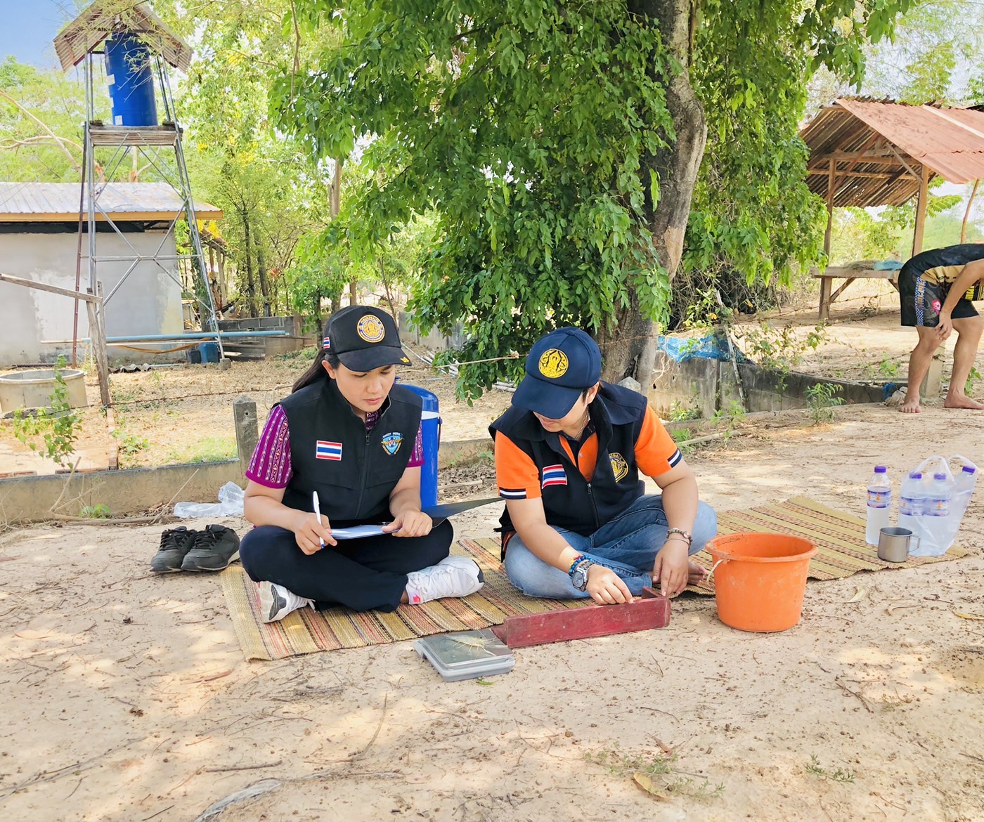เก็บข้อมูลการเจริญเติบโตของกุ้งก้ามกราม ในโครงการเพิ่มผลผลิตสัตว์น้ำเศรษฐกิจที่มีมูลค่าสูง