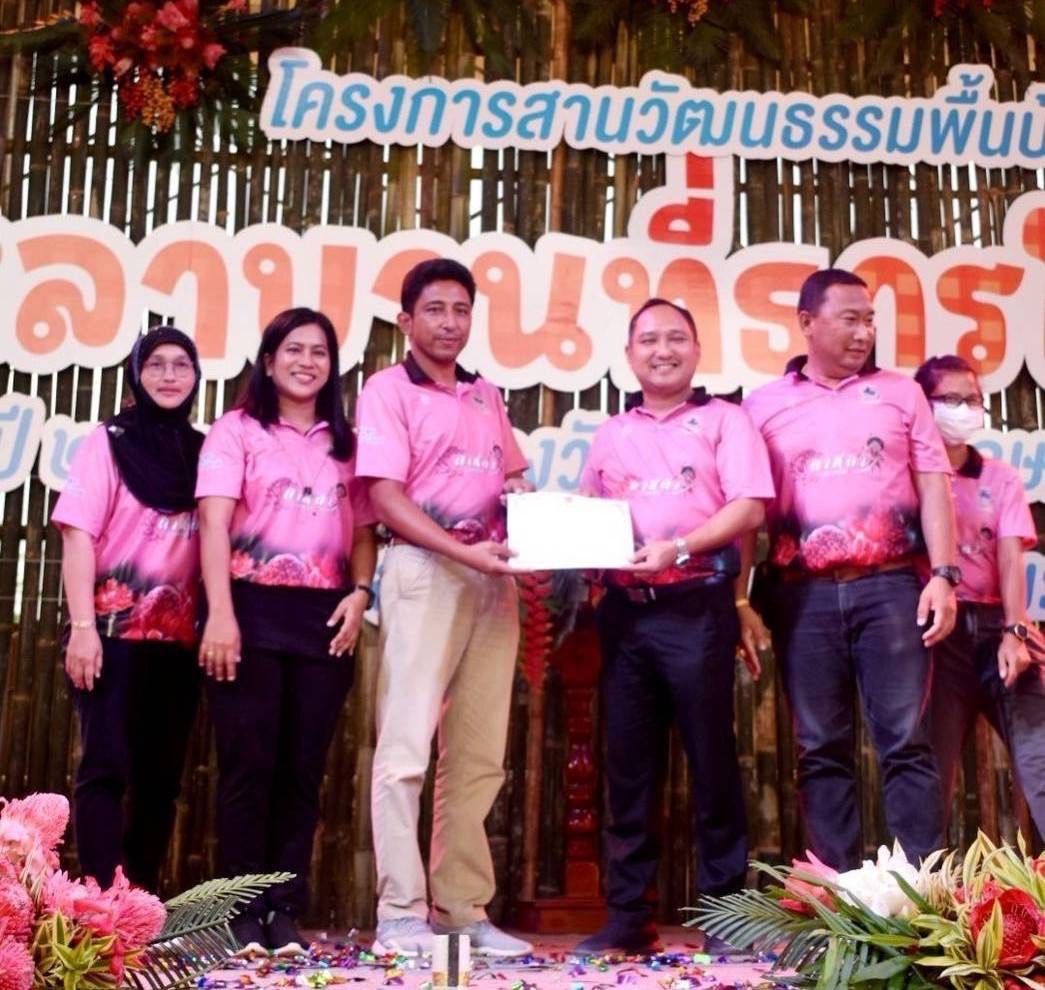 งานสานวัฒนธรรมพื้นบ้าน ดาหลาบานที่ธารโต ครั้งที่ 13..คลิก