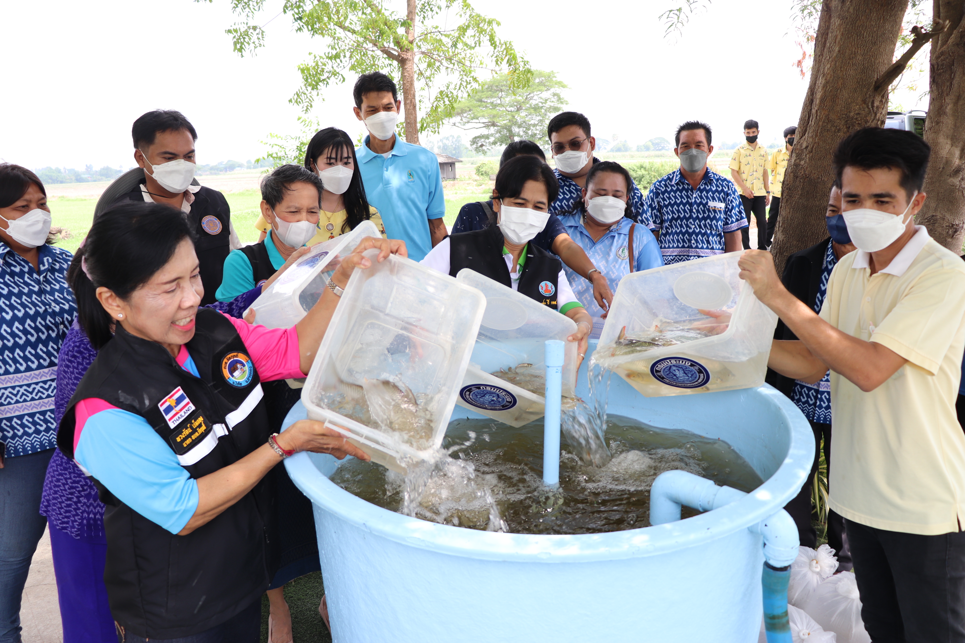 ปล่อยพันธ์ุปลา จำนวน 10,999 ตัว ในโครงการ..คลิก