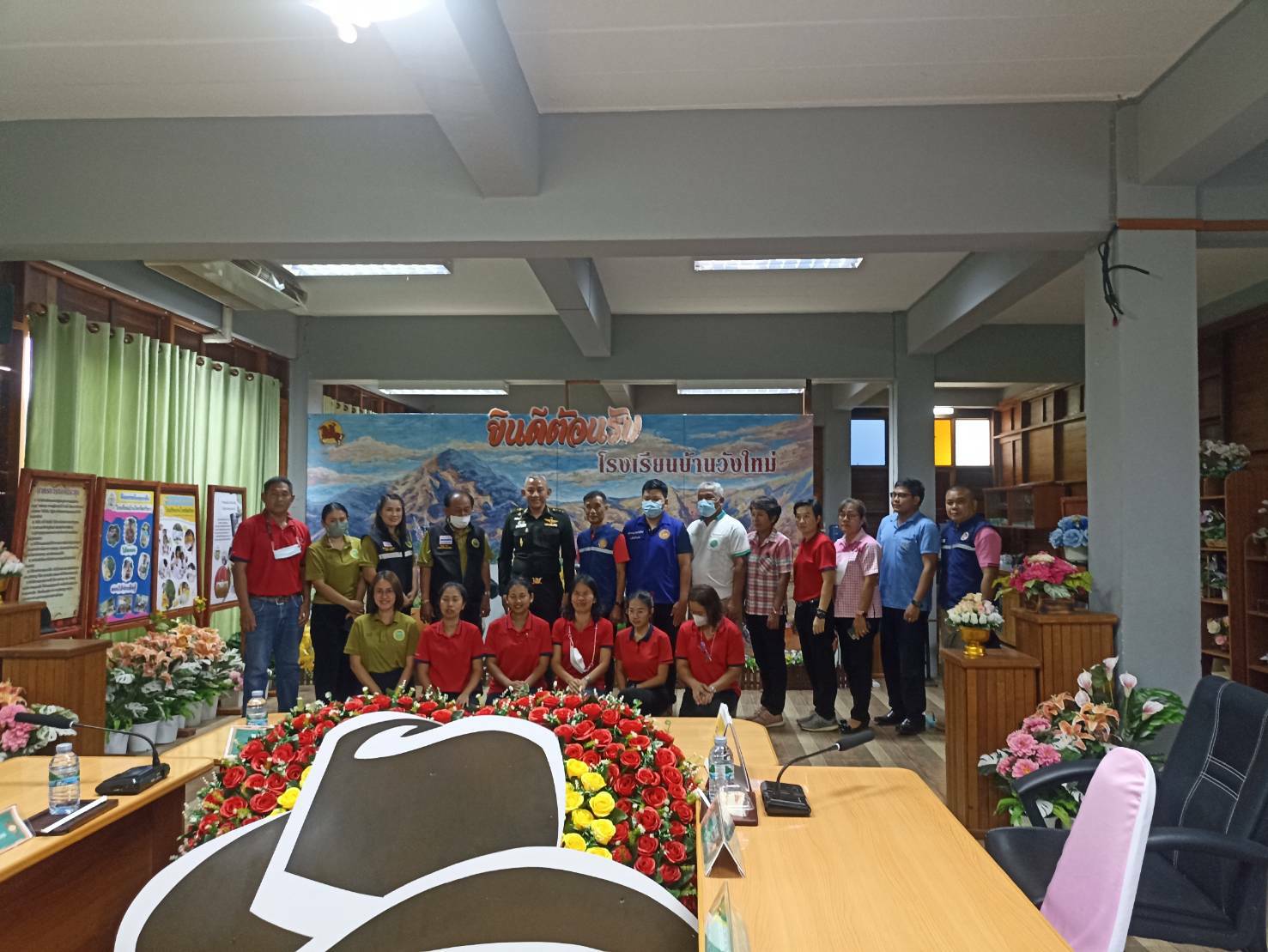 กิจกรรมส่งมอบโครงการชุมชนร่วมใจเกษตรเพื่ออาหารกลางวันร่วมกับกองอำนวยการรักษาความมั่นคงภายในจังหวัดสระแก้ว..คลิก