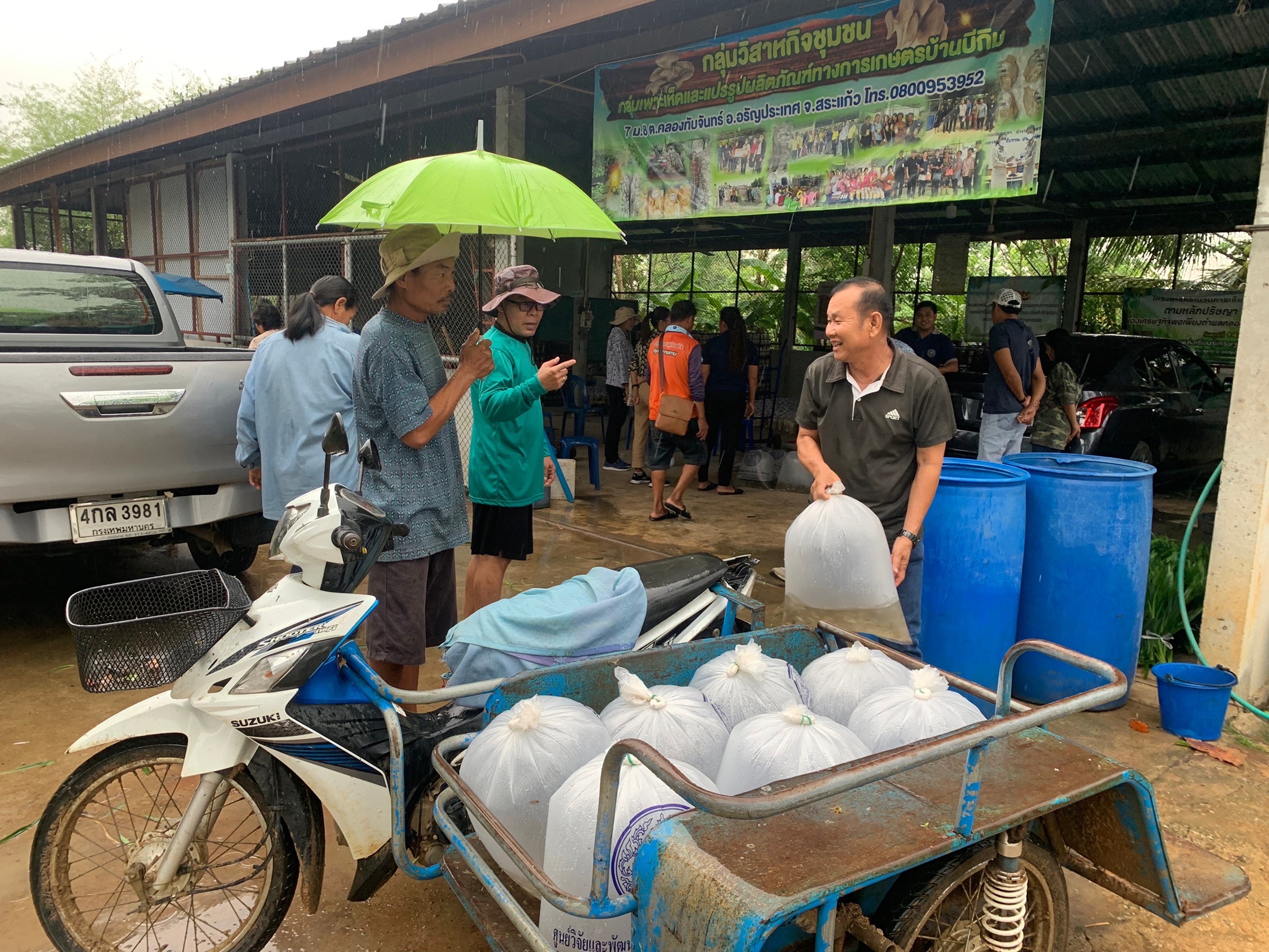 มอบพันธุ์ปลาตะเพียนขาวให้กับสมาชิกกลุ่มแปลงใหญ่ปลาตะเพียนอรัญประเทศ รอบแรก จำนวน 16 ราย..คลิก