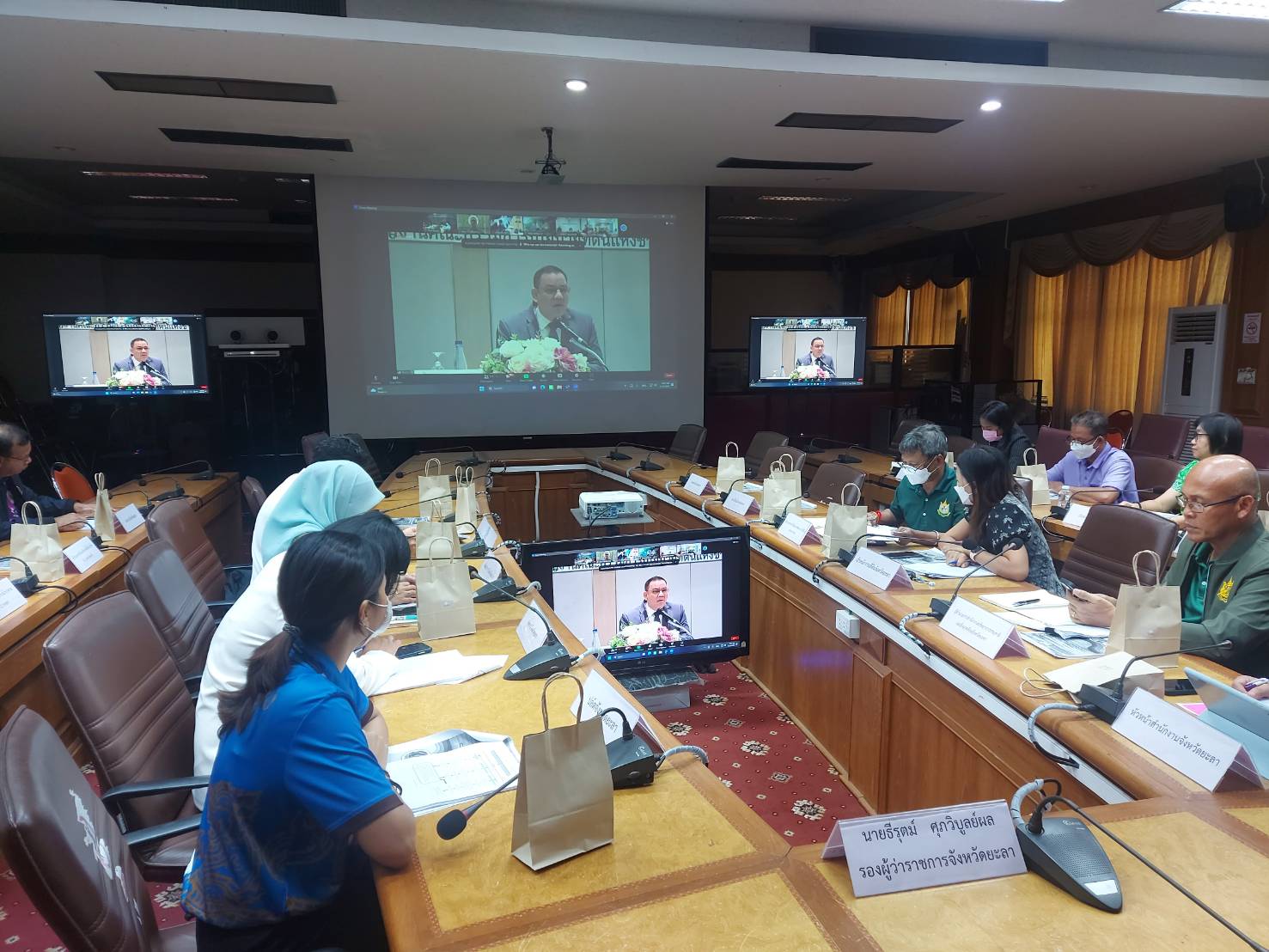 ประชุมรับฟังความคิดเห็นและข้อเสนอแนะที่เป็นประโยชน์เพิ่มเติมต่อเครื่องมือประเมินผลการปฏิบัติงานของคณะกรรมการนโยบายที่ดินแห่งชาติ..คลิก