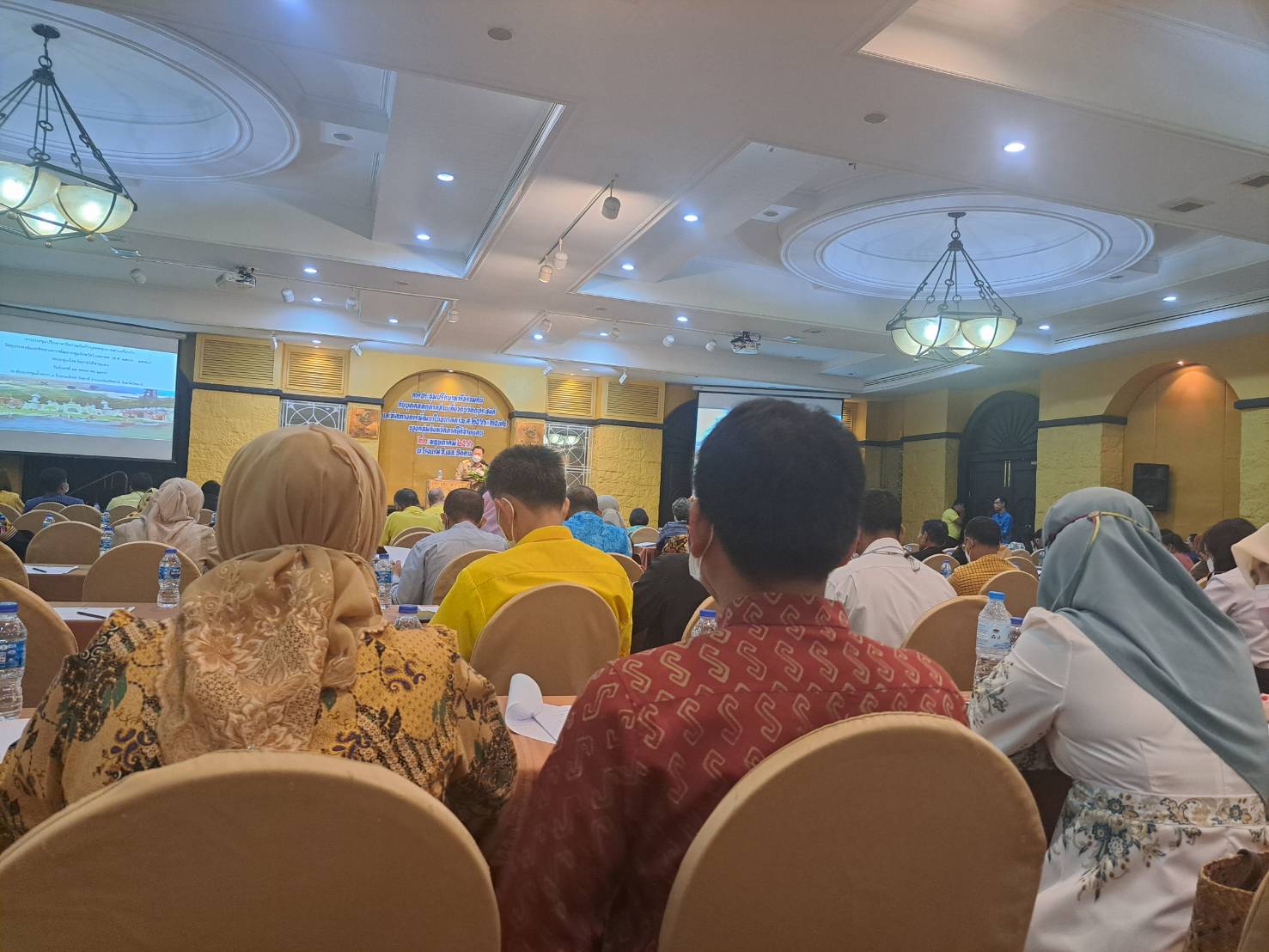 ร่วมประชุมปรึกษาหารือร่วมกันกับบุคคลทุกภาคส่วนเกี่ยวกับวัตถุประสงค์และทิศทางการพัฒนาในอนาคตของกลุ่มจังหวัดภาคใต้ชายแดน..คลิก