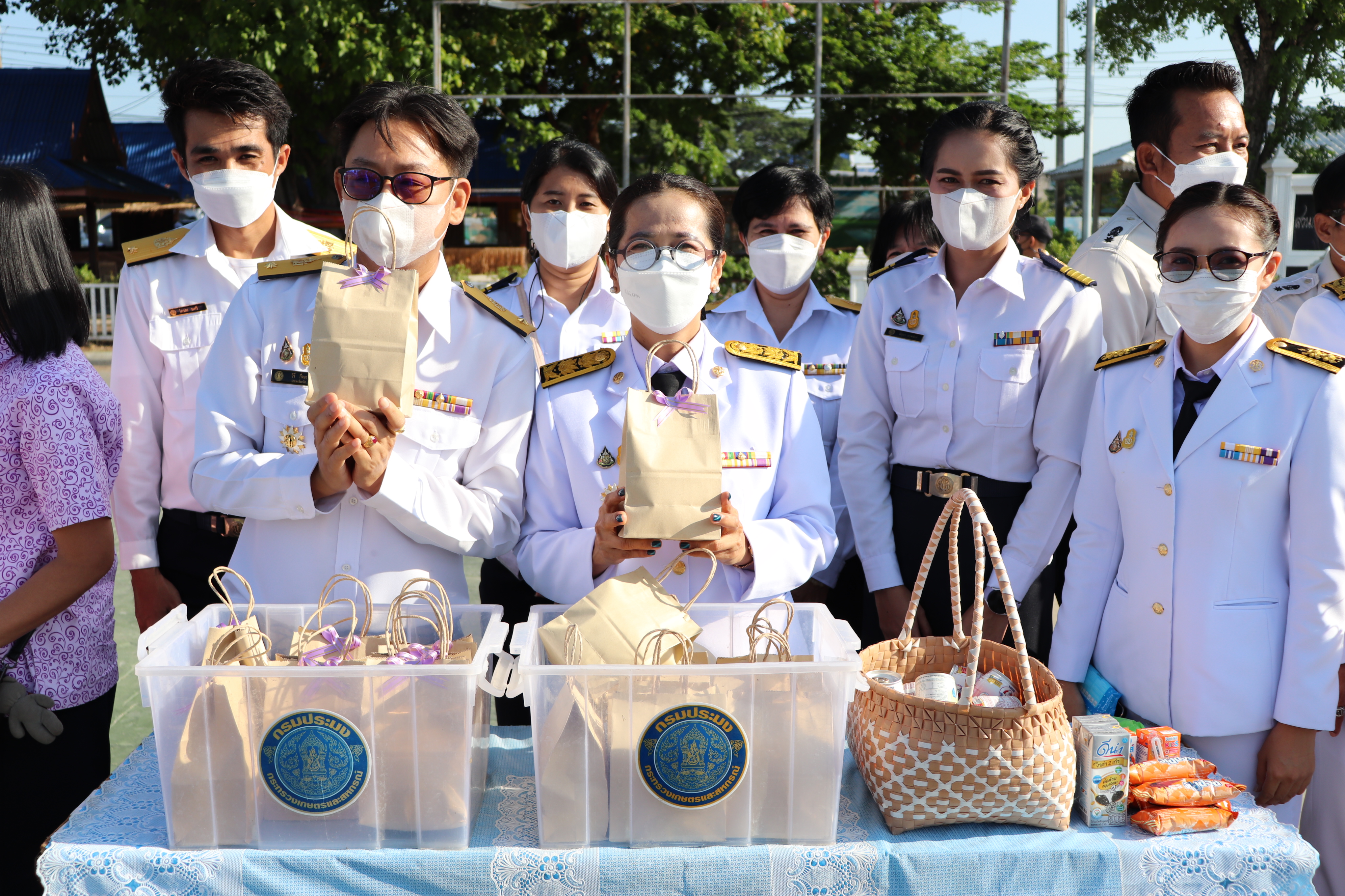 ร่วมพิธีทำบุญตักบาตรถวายพระราชกุศล และพิธีปล่อยพันธุ์สัตว์น้ำเพื่อเฉลิมพระเกียรติ เพื่อเฉลิมพระเกียรติสมเด็จพระนางเจ้าฯ พระบรมราชินี เนื่องในโอกาสวันเฉลิมพระชนมพรรษา 3 มิถุนายน 2566..คลิก
