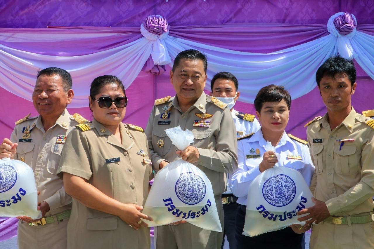 ร่วมพิธีปล่อยพันธุ์สัตว์น้ำเฉลิมพระเกียรติ สมเด็จพระนางเจ้าสุทิดา พัชรสุธาพิมลลักษณ พระบรมราชินี เนื่องในวันเฉลิมพระชนมพรรษา