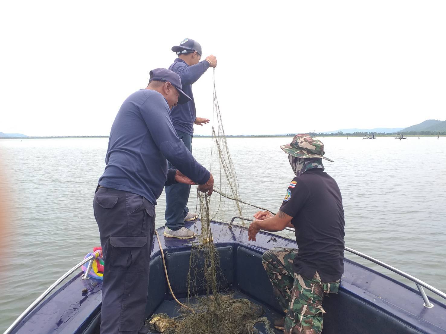 วันที่ 19 มิถุนายน 2566  หน่วยงาน FC จังหวัดหนองบัวลำภู ประกอบด้วยทีมงานศูนย์วิจัยและพัฒนาประมงน้ำจืดขอแก่น หน่วยป้องกันและปราบปรามประมงน้ำจืดเขื่อนอุบลรัตน์ ขอนแก่น และสำนักงานประมงจังหวัดหนองบัวลำภู ร่วมกับอุทยานแห่งชาติภูเก้า-ภูพานคำและอาสาสมัครอนุรักษ์สัตว์น้ำบ้านโนนสว่าง จัดตั้งชุดเฉพาะกิจควบคุมการทำการประมงช่วงฤดูน้ำแดง สำรวจสภาวะการทำประมงช่วงฤดูสัตว์น้ำจืดมีไข่ฯ..คลิก