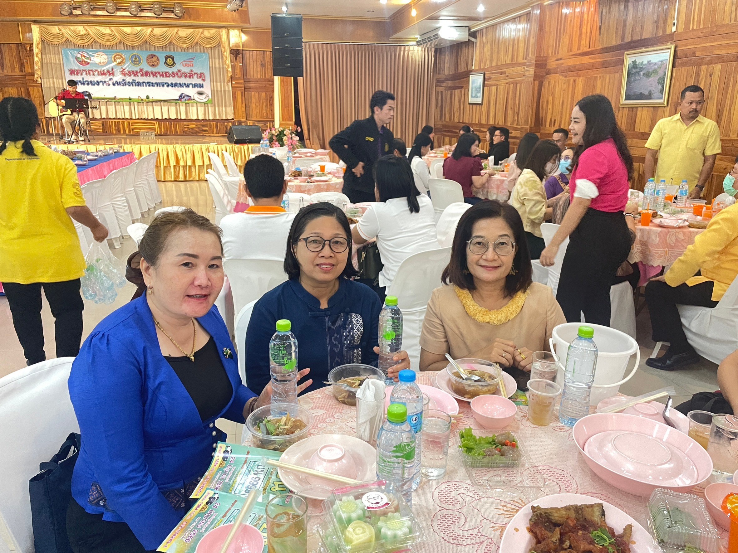 วันที่ 22 มิถุนายน พ.ศ. 2566 นายบุญหลาย กุลนารัตน์ ประมงจังหวัดหนองบัวลำภู พร้อมด้วยนางถนอมขวัญ นอศรี หัวหน้ากลุ่มบริหารและยุทธศาสตร์ ร่วมกิจกรรมสภากาแฟ ประจำเดือน มิถุนายน พ.ศ. 2566 ณ โรงแรมภูฟ้ารีสอร์ท โดยมีนายสุวิทย์ จันทร์หวร ผู้ว่าราชการจังหวัดหนองบัวลำภู เป็นประธาน..คลิก