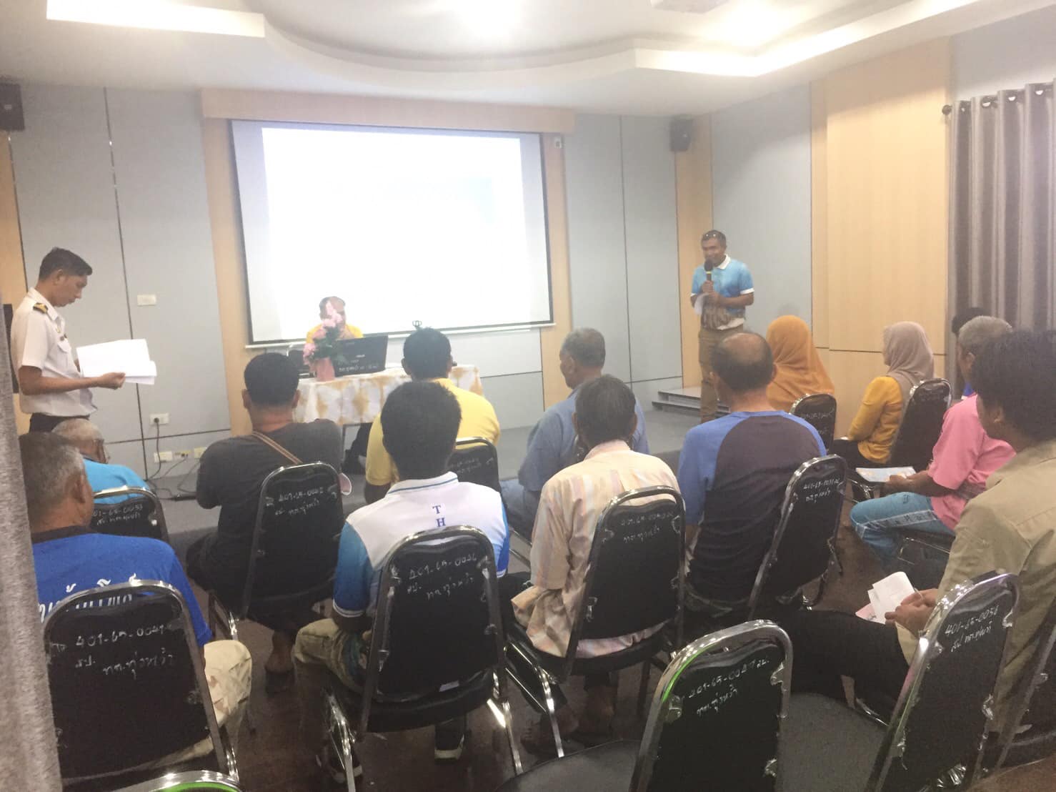 สำนักงานประมงจังหวัดสตูล จัดประชุมชี้แจง/ส่งเสริมองค์ความรู้ด้านการเพาะเลี้ยงสัตว์น้ำแก่เกษตรกรโครงการศูนย์เรียนรู้การเพิ่มประสิทธิภาพการผลิตสินค้าเกษตร  ณ ห้องประชุมเทศบาลทุ่งหว้า ตำบลทุ่งหว้า อำเภอทุ่งหว้า จังหวัดสตูล