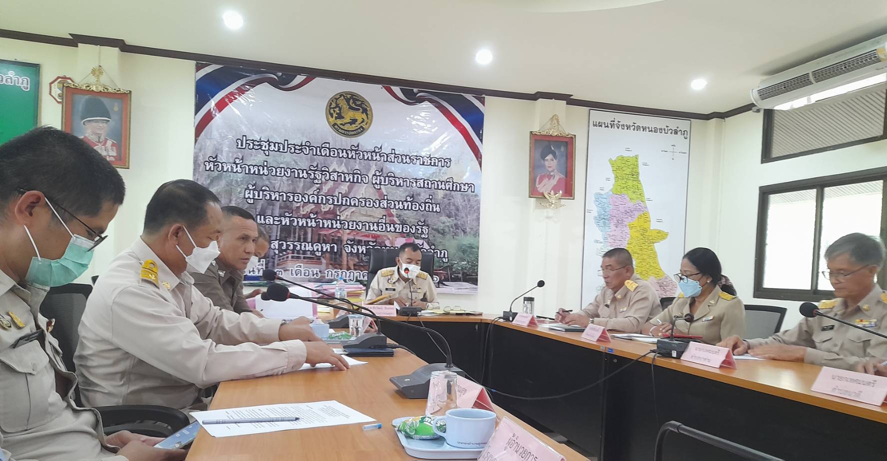 วันที่ 3 กรกฏาคม 2566 นายสมมิตร ธรรมมิยะ ประมงอำเภอสุวรรณคูหา เวลา 13.30 น. ร่วมหัวหน้าส่วนราชการ หัวหน้าหน่วยงานรัฐวิสาหกิจ  ผู้บริหารองค์กรปกครองส่วนท้องถิ่น ผู้บริหารสถานศึกษาและหัวหน้าหน่วยงานอื่นของรัฐ  ครั้งที่ 7/2566 ประจำเดือนมิถุนายน 2566 ณ ห้องประชุมภูผาแดง ที่ว่าการอำเภอสุวรรณคูหา โดยได้แจ้งข้อราชการ ดังนี้..คลิก