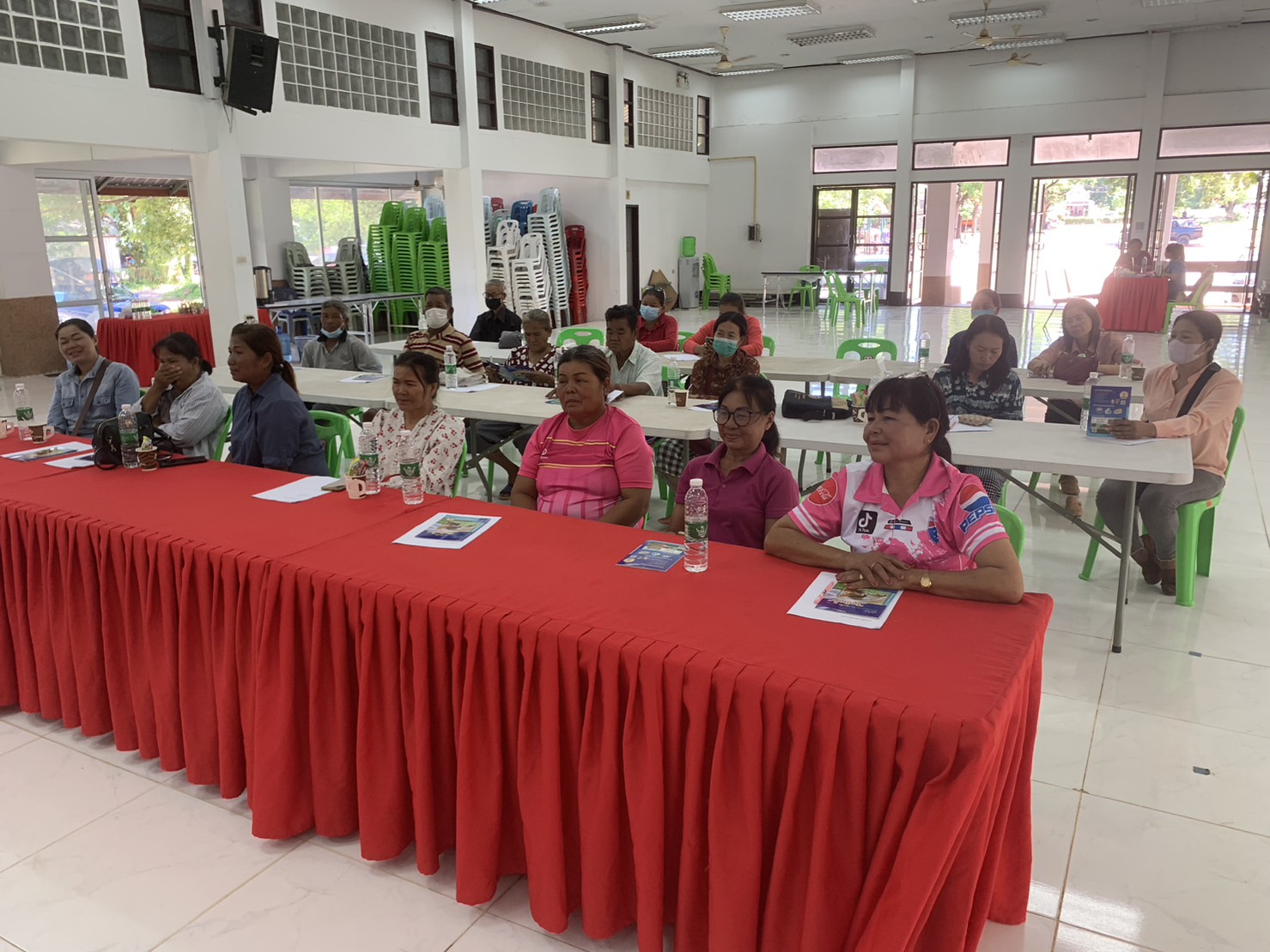 วันที่ 6 กรกฏาคม 2566  นางสาวมลฤดี ลิ้มสุวรรณ ประมงอำเภอศรีบุญเรือง ร่วมเป็นวิทยากร โครงการฝึกอบรมอาชีพครัวเรือนยากจนตามแนวทางการสร้างสัมมาชีพชุมชน ถ่ายทอดองค์ความรู้การเลี้ยงสัตว์น้ำให้แก่ครัวเรือนเป้าหมาย จำนวน 20 คน ซึ่งจัดโดยสำนักงานพัฒนาชุมชนอำเภอศรีบุญเรือง ณ หอประชุมอำเภอศรีบุญเรือง จังหวัดหนองบัวลำภู..คลิก