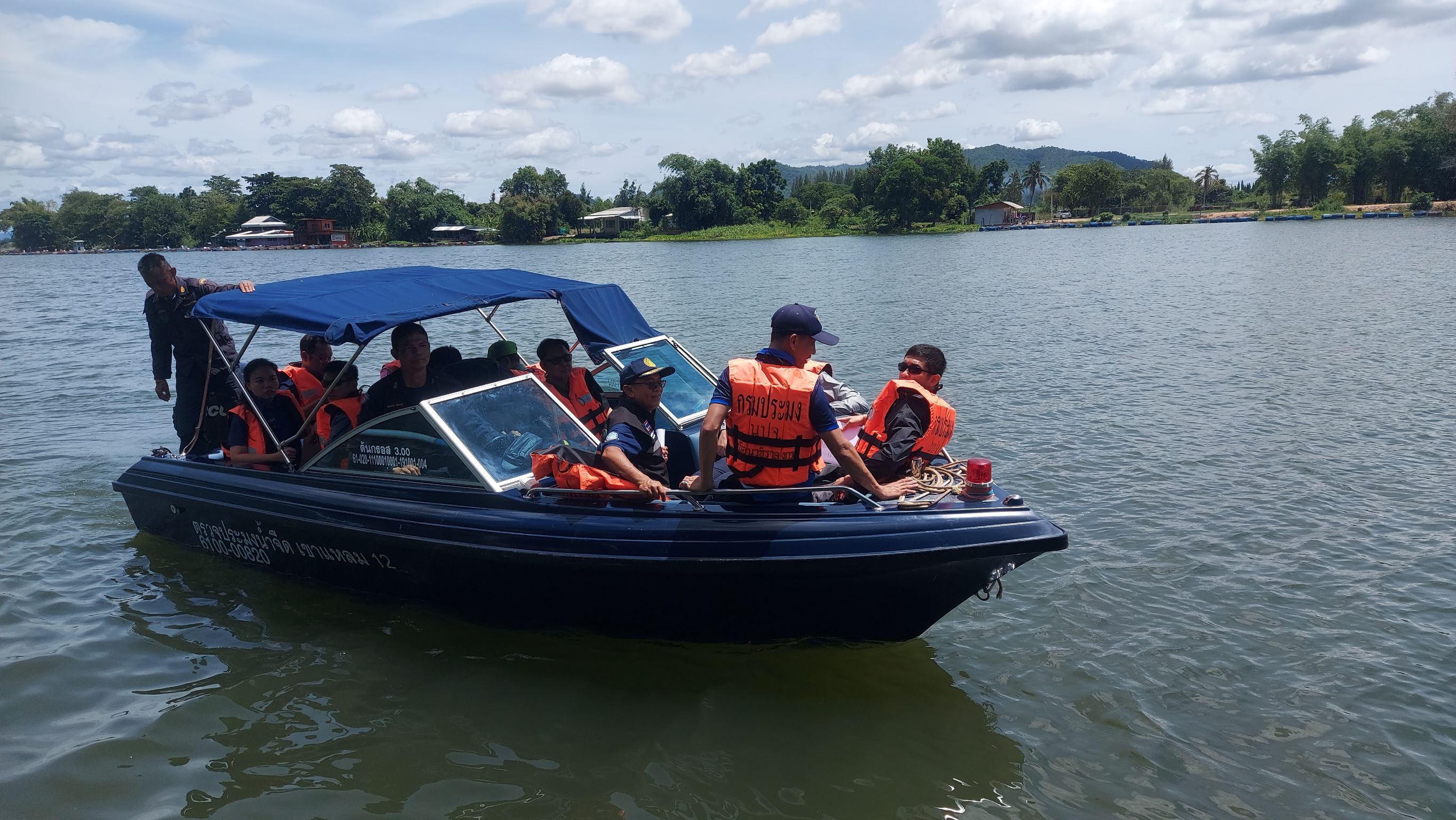 สำนักงานประมงจังหวัดกาญจนบุรี ลงพื้นที่ปฏิบัติงานออกตรวจการเพาะเลี้ยงสัตว์น้ำในกระชัง..คลิก
