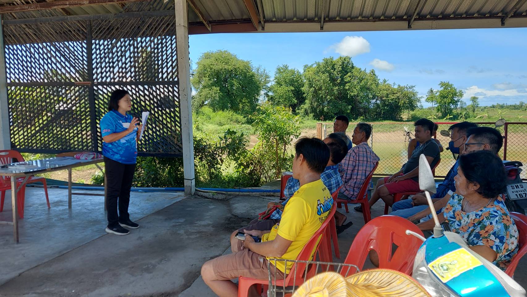 สำนักงานประมงอำเภอพนวมทวน ลงพื้นที่พบปะเกษตรกร..คลิก