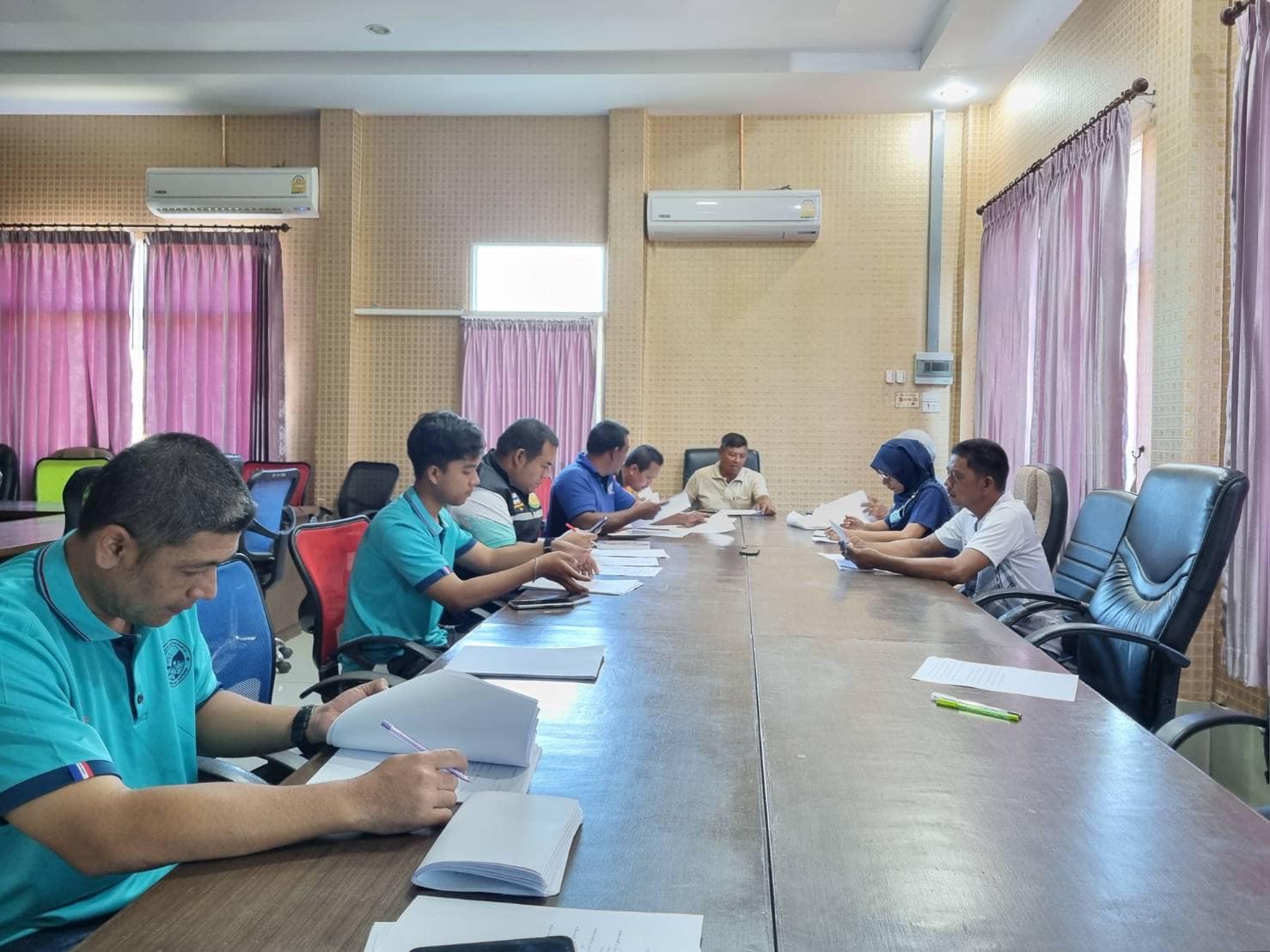 สำนักงานประมงจังหวัดสตูล เข้าร่วมประชุมคณะกรรมการช่วยเหลือประชาชนขององค์การบริหารส่วนตำบลเกาะสาหร่าย
