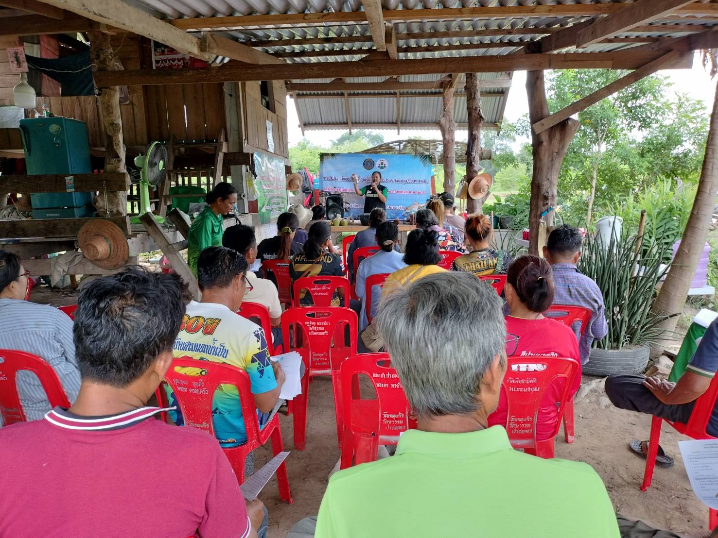 ประชุมสร้างเสริมองค์ความรู้และสนับสนุนปัจจัยการผลิตแก่เกษตรกรภายใต้โครงการศูนย์เรียนรู้การเพิ่มประสิทธิภาพการผลิตสินค้าเกษตร (ศพก.) ประจำปีงบประมาณ พ.ศ. 2566..คลิก