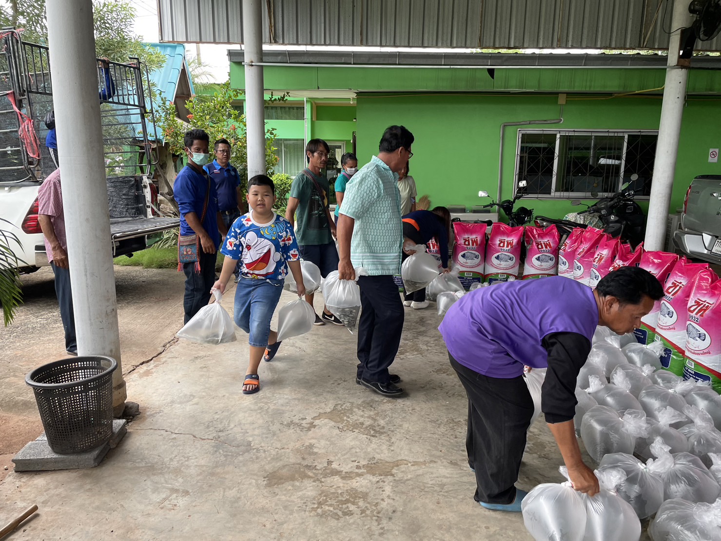 ประมงอำเภอโนนสูงมอบพันธุ์ปลาและอาหารปลาแก่เกษตรกรผู้เข้าร่วมโครงการพัฒนาเกษตรกรรมยั่งยืน กิจกรรมพัฒนาเกษตรทฤษฎีใหม่..คลิก