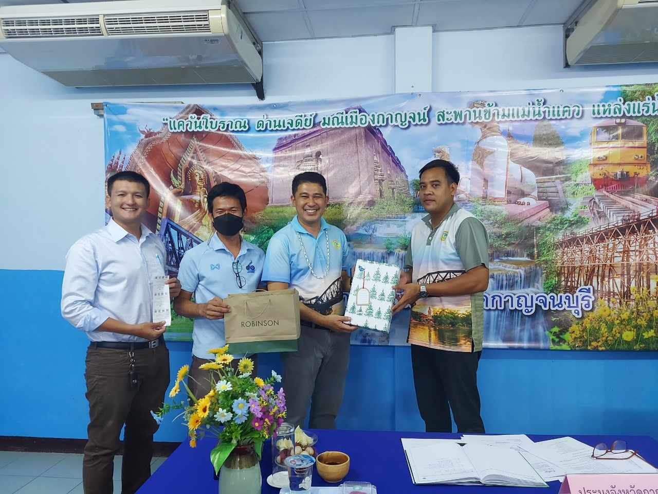 ประชุมข้าราชการ พนักงานราชการ และเจ้าหน้าที่สำนักงานประมงจังหวัดกาญจนบุรี ประจำเดือน กรกฎาคม 2566..คลิก