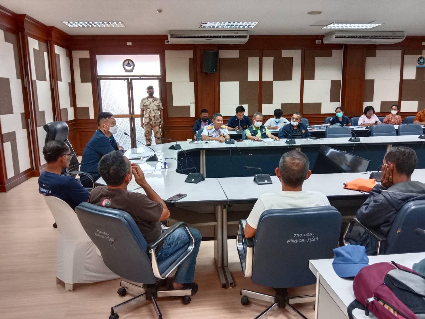 สำนักงานประมงจังหวัดสตูลเชิญชาวประมงพื้นบ้าน พูดคุยหาทางออกร่วมกันในการหาข้อยุติเกี่ยวกับปัญหาการกำหนดเขตทะเลชายฝั่งในจังหวัดสตูล