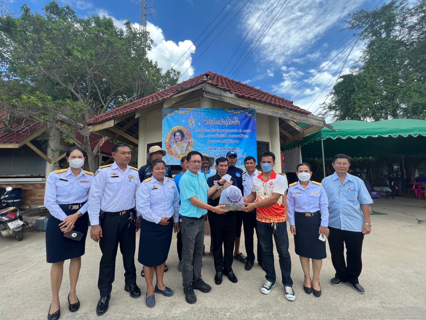 สำนักงานประมงจังหวัดเพชรบุรี จัดกิจกรรมเนื่องในโอกาสวันเฉลิมพระชนมพรรษาสมเด็จพระนางเจ้าสิริกิติ์ พระบรมราชินีนาถ พระบรมราชชนนีพันปีหลวง ประจำปี 2566..คลิก