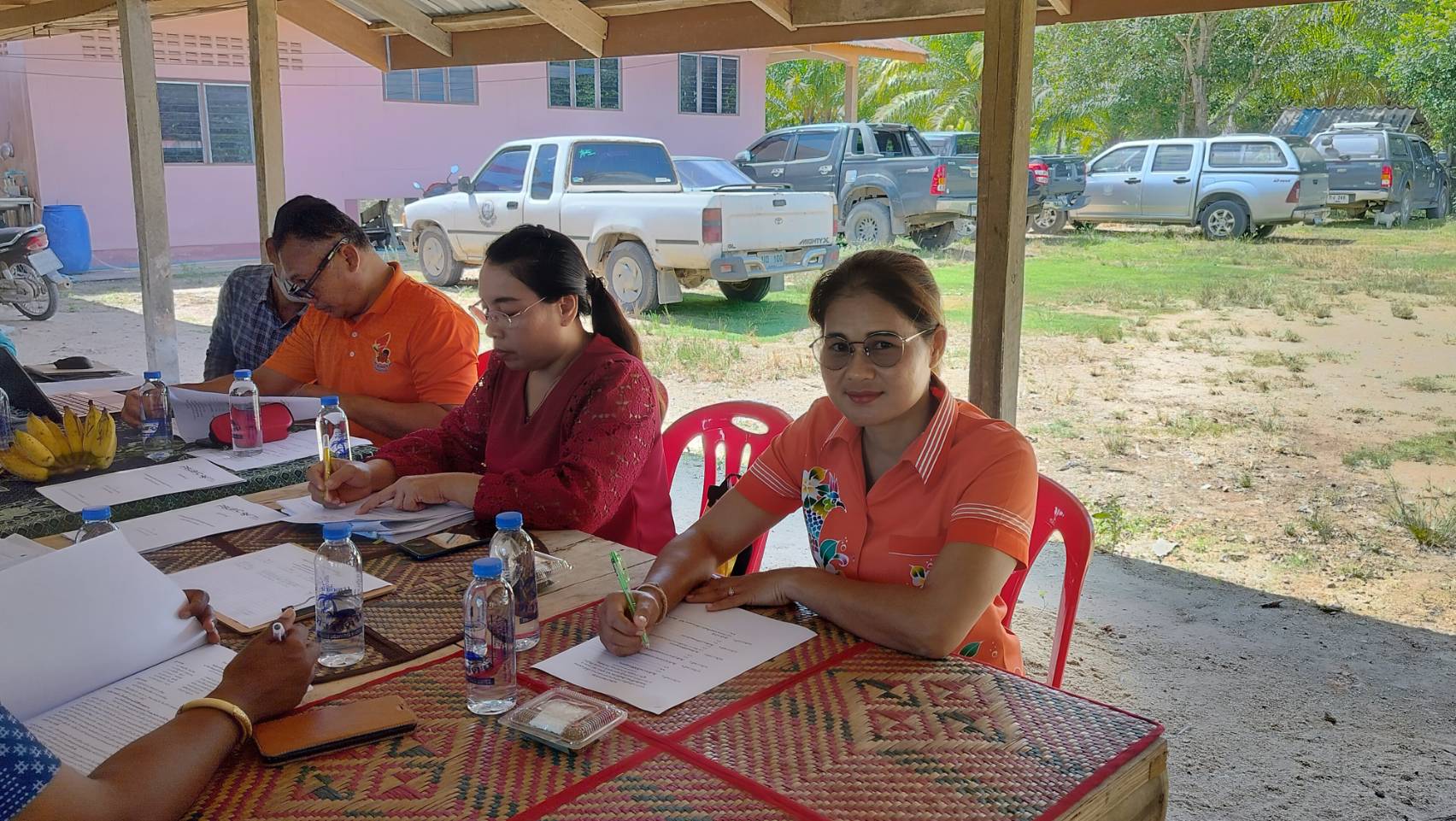 ประมงอำเภอป่าบอน ร่วมประชุมคณะทำงานขับเคลื่อนงาน ด้านการเกษตรระดับอำเภอ  ณ ศพก. เครือข่ายศูนย์เรียนรู้เกษตรธรรมชาติ และร่วมส่งมอบบ้าน 