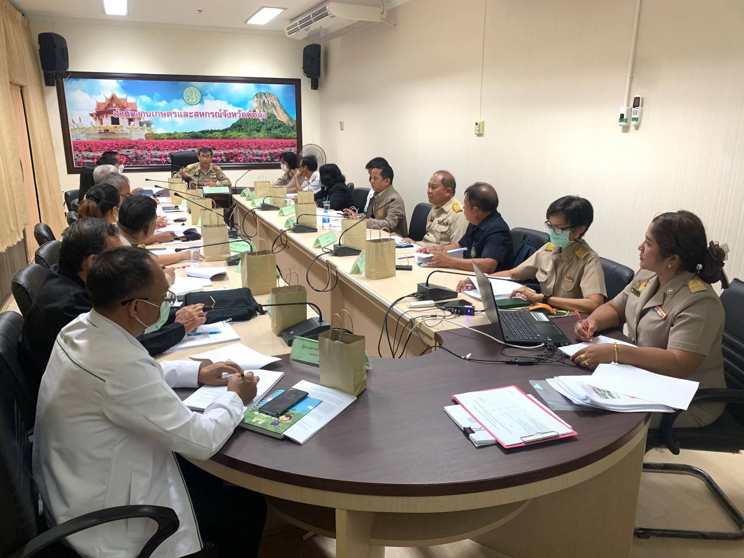 ประมงจังหวัดพัทลุง  เข้าร่วมประชุมการสรรหาปราชญ์เกษตรของแผ่นดินระดับจังหวัด  ณ ห้องประชุมสำนักงานเกษตรและสหกรณ์จังหวัดพัทลุง..คลิก