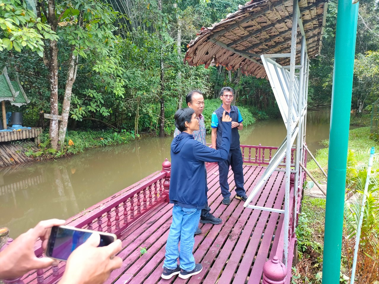 นายประวิทย์  ขำร้าย ผู้ตรวจราชการกรมประมง เขต 15 ลงตรวจเยี่ยมพื้นที่จังหวัดแม่ฮ่องสอน