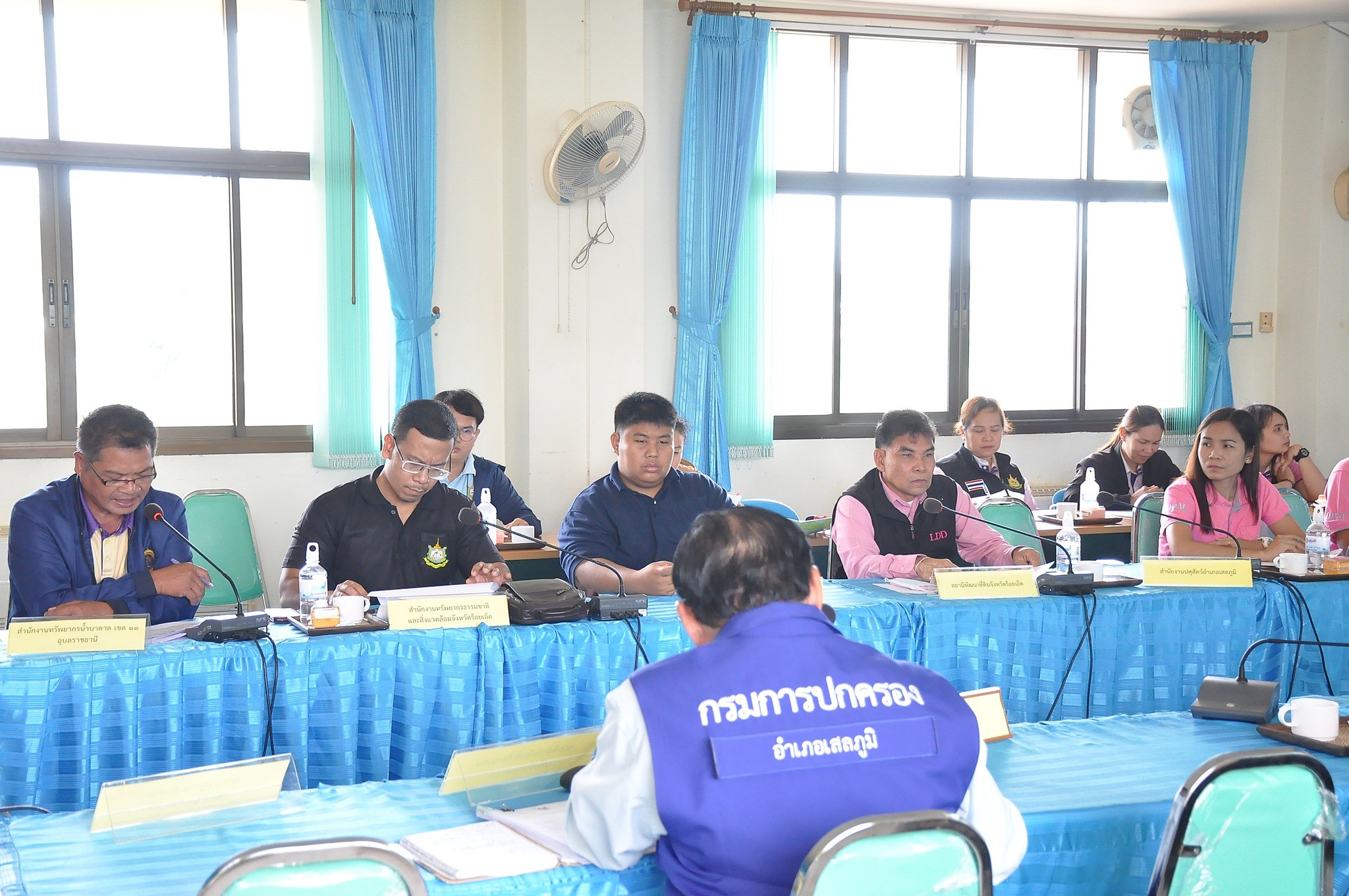 ประชุมหารือเพื่อแก้ปัญหากรณีร้องเรียนชาวบ้านได้รับผลกระทบจากการประกอบกิจกรรมฟาร์มเลี้ยงสุกรครั้งที่ 4..คลิก