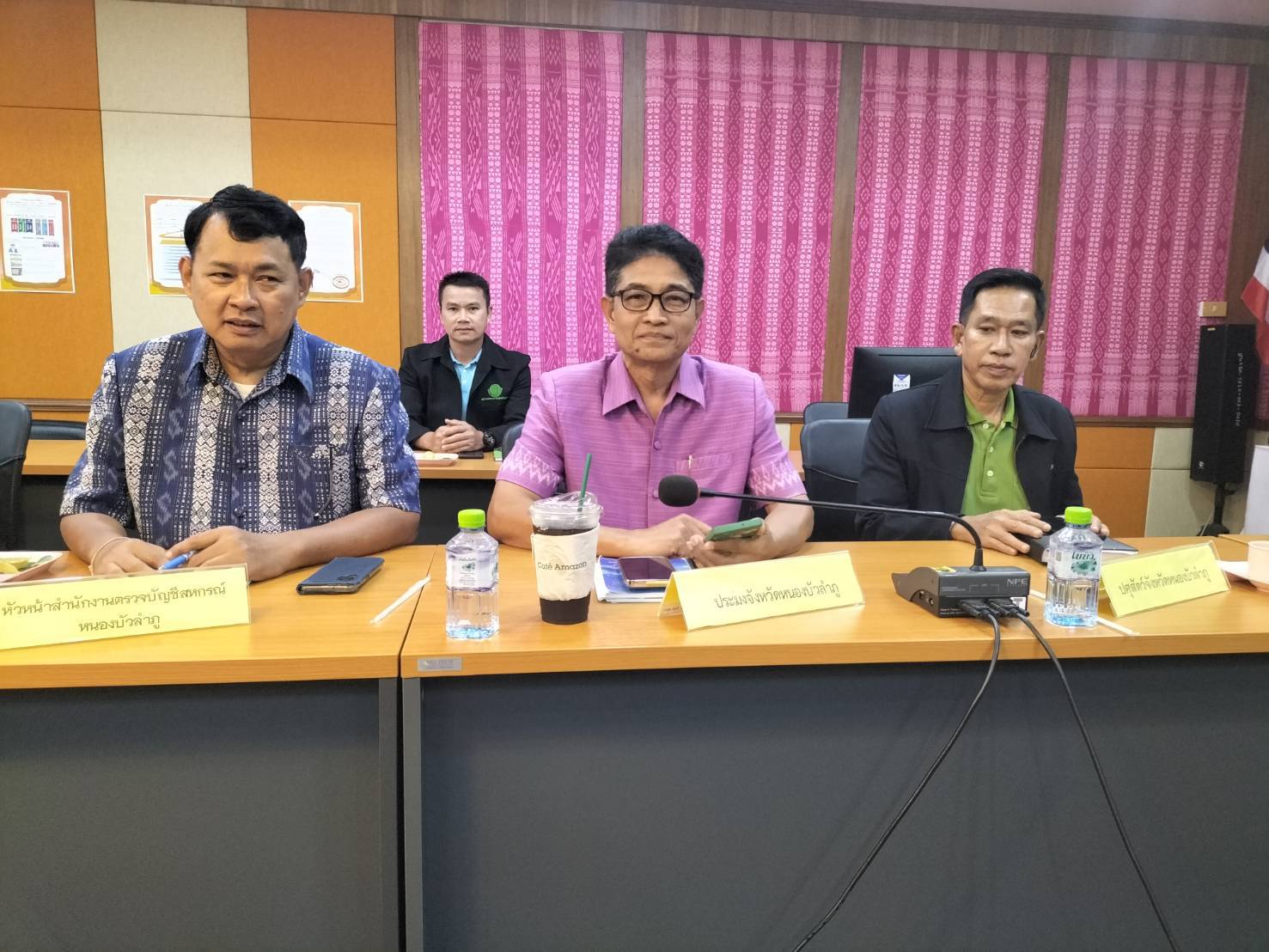 นายบุญหลาย  กุลนารัตน์ ประมงจังหวัดหนองบัวลำภู ร่วมรับชมการถ่ายทอดสดเพื่อมอบนโยบายขับเคลื่อนกระทรวงเกษตรและสหกรณ์ โดย ร้อยเอก ธรรมนัส พรหมเผ่า รัฐมนตรีว่าการกระทรวงเกษตรและสหกรณ์