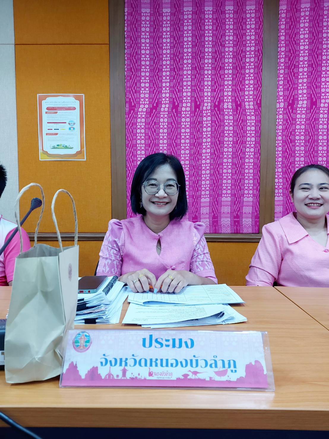 นายบุญหลาย กุลนารัตน์ ประมงจังหวัดหนองบัวลำภู มอบหมาย นางถนอมขวัญ นอศรี หัวหน้ากลุ่มบริหารและยุทธศาสตร์ร่วมประชุมคณะอนุกรรมการด้านการจัดทำแผนพัฒนาและแผนปฏิบัติราชการประจำปีของจังหวัด..คลิก