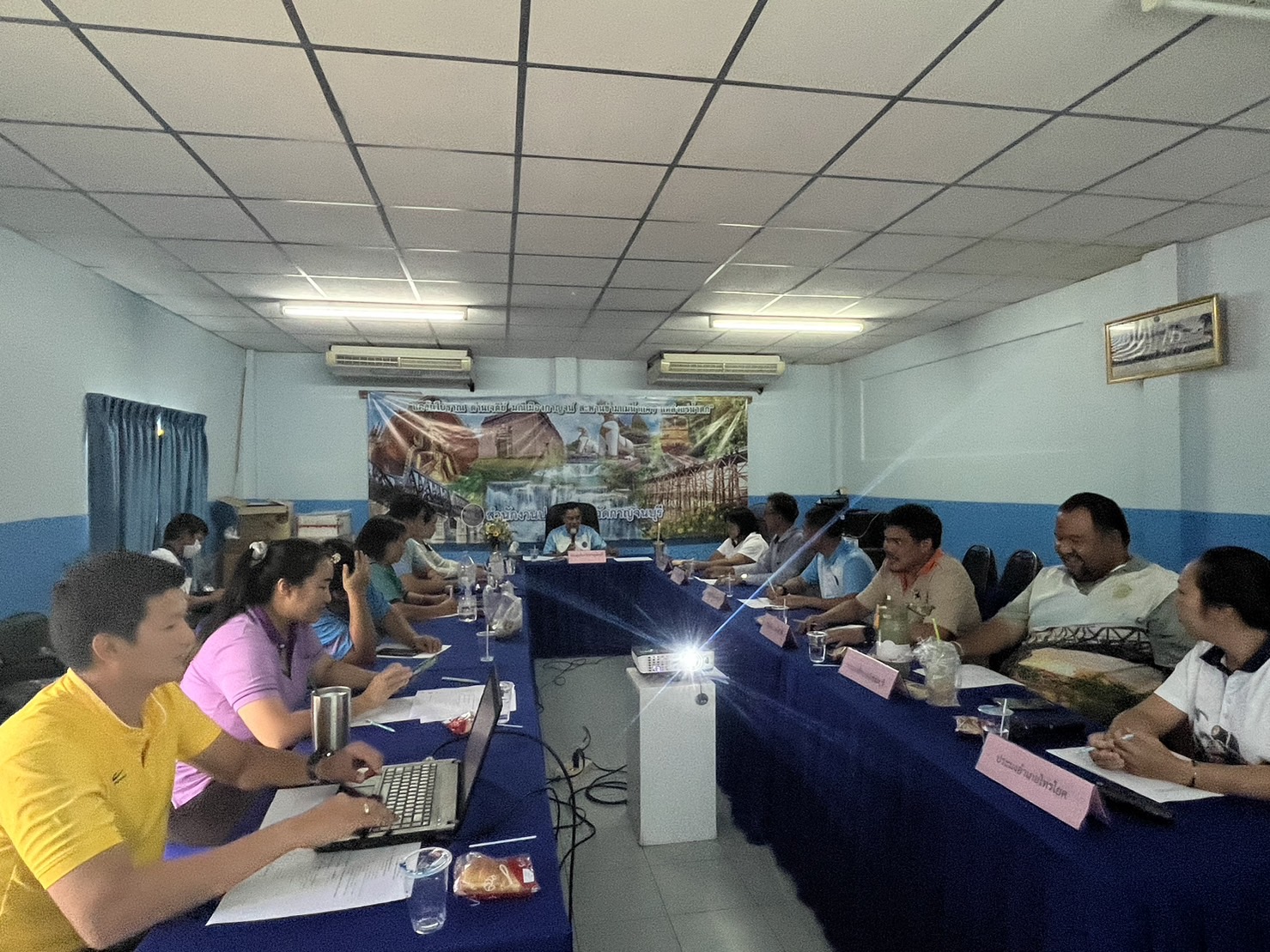 ประชุมข้าราชการ พนักงานราชการ และเจ้าหน้าที่สำนักงานประมงจังหวัดกาญจนบุรี ประจำเดือน กันยายน 2566..คลิก