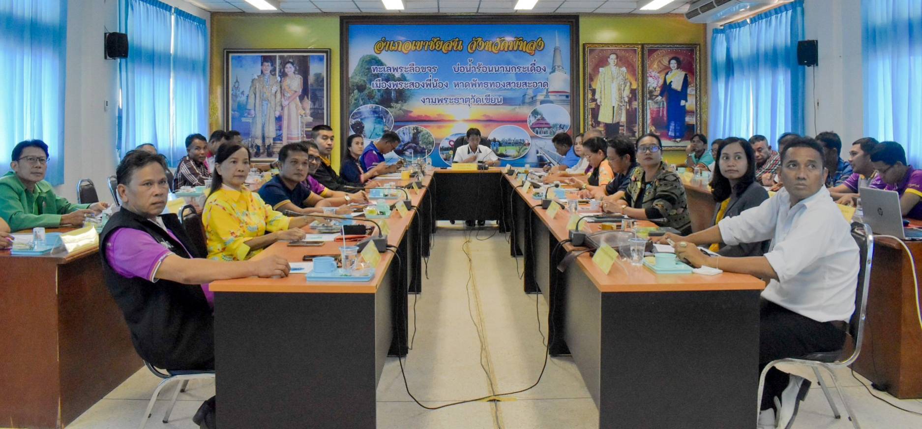 ประมงอำเภอเขาชัยสน ร่วมประชุมประจำเดือน หัวหน้าส่วนราชการฯ  และได้ประชาสัมพันธ์ข้อราชการของ สำนักงานประมงอำเภอเขาชัยสน..คลิก
