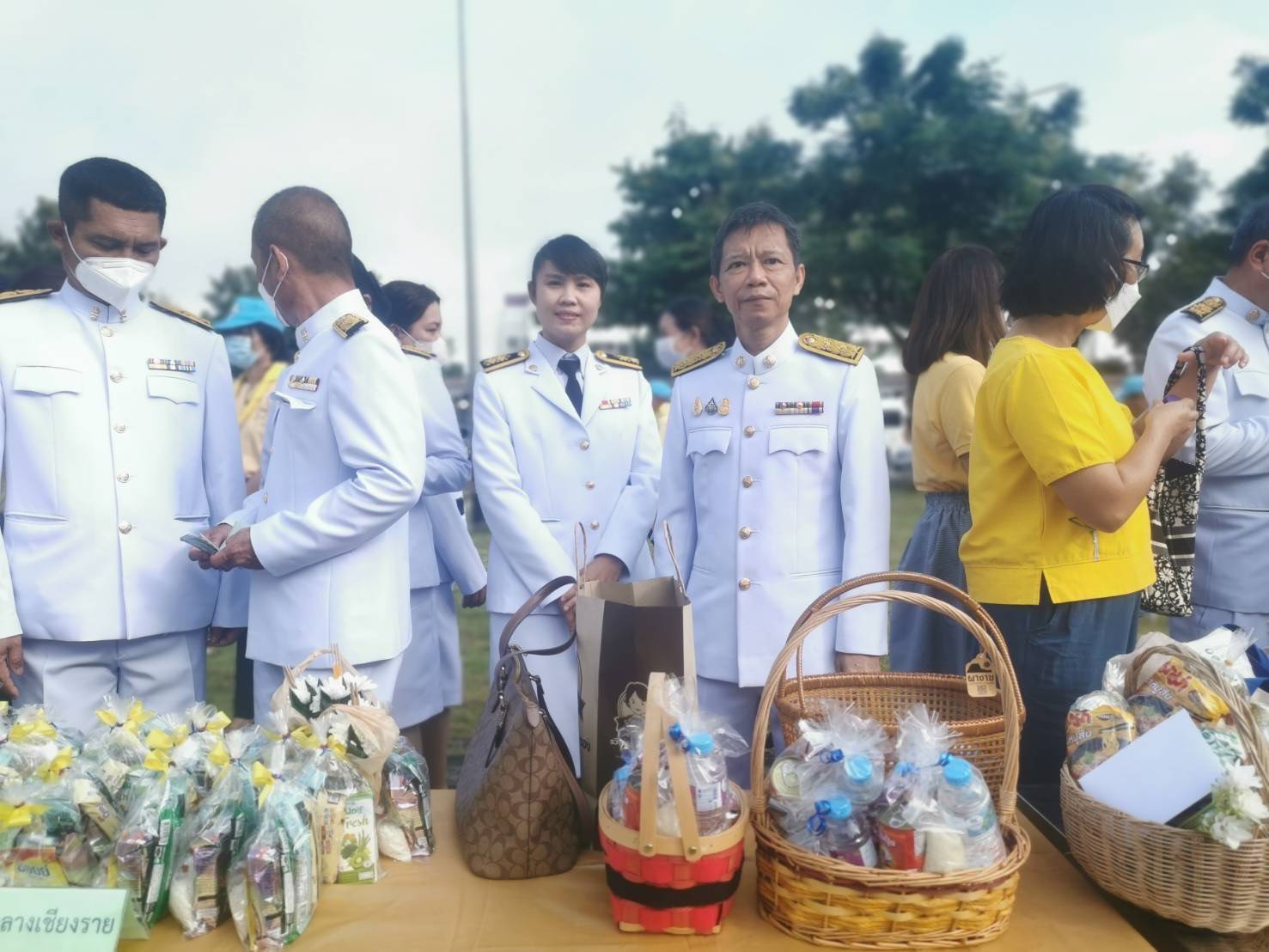 หน่วยงานกรมประมงเชียงรายร่วมงานวันนวมินทรมหาราช..คลิก