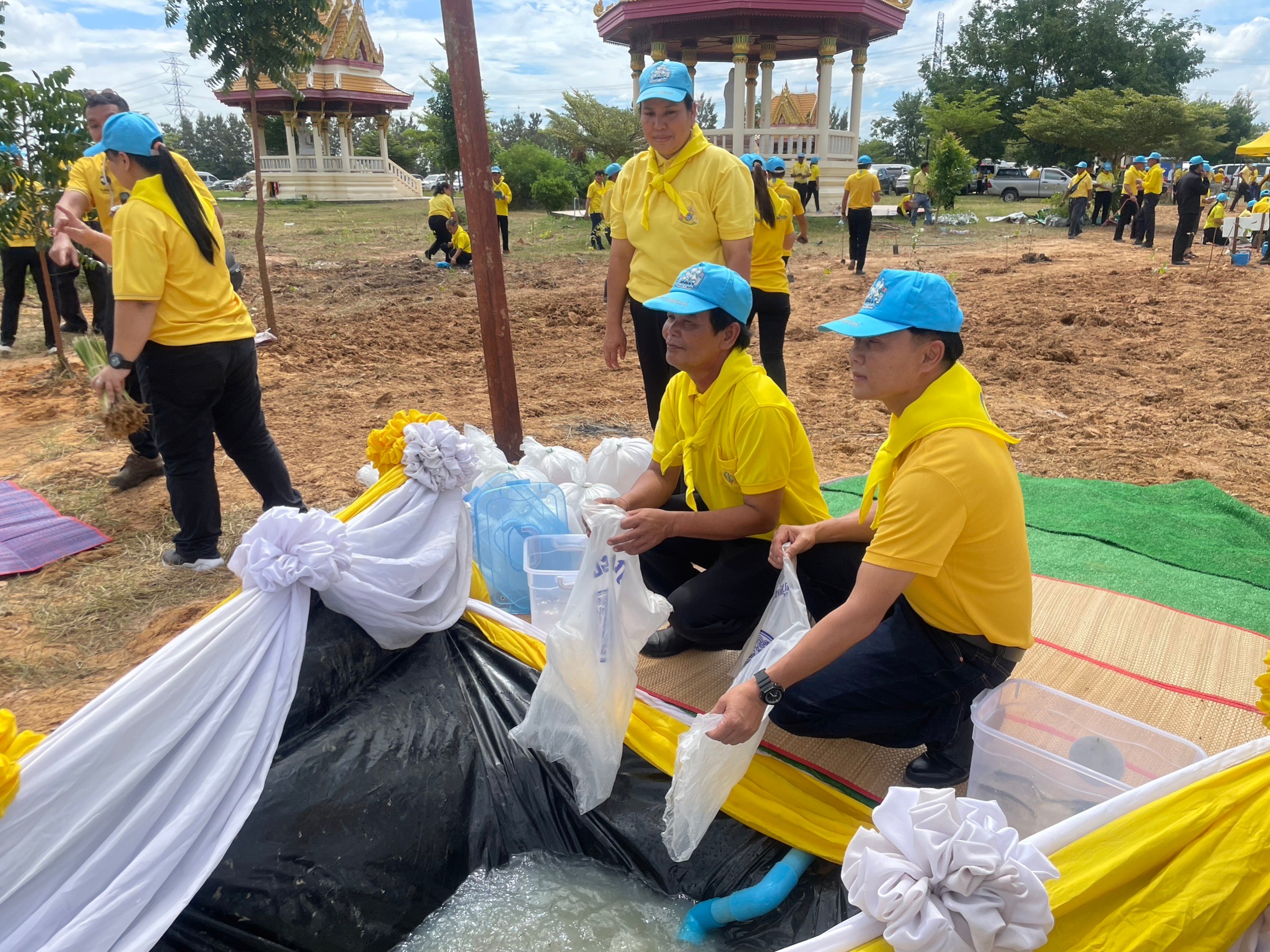 ร่วมกิจกรรมจิตอาสาพัฒนาและปรับปรุงภูมิทัศน์วัดบึงไทรทอง เนื่องในวันนวมินทรมหาราช