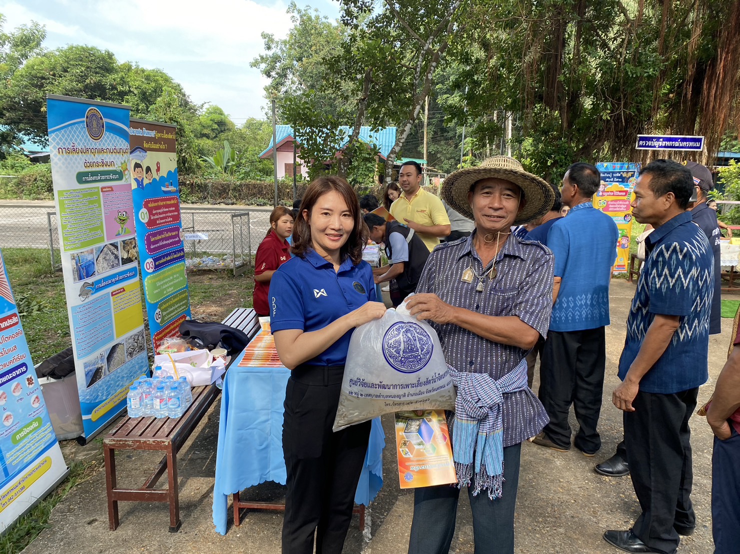 โครงการจังหวัดเคลื่อนที่แบบบรูณาการหน่วยบำบัดทุกข์บำรุงสุข สร้างรอยยิ้มให้ประชาชน จังหวัดนครพนม..คลิก