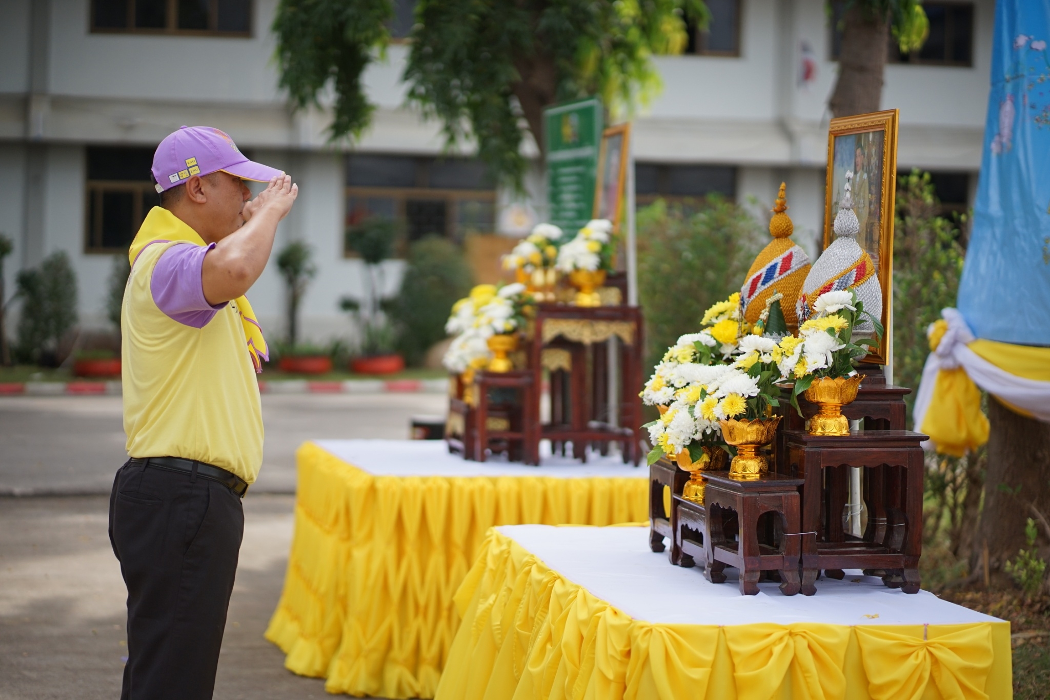 นายสมภาร วังคีรี ประมงอำเภอเมืองหนองบัวลำภู ร่วมกิจกรรม จิตอาสาเราทำความดีด้วยหัวใจ เนื่องในวันรักษ์ต้นไม้ ณ ที่ว่าการอำเภอเมืองหนองบัวลำภู..คลิก
