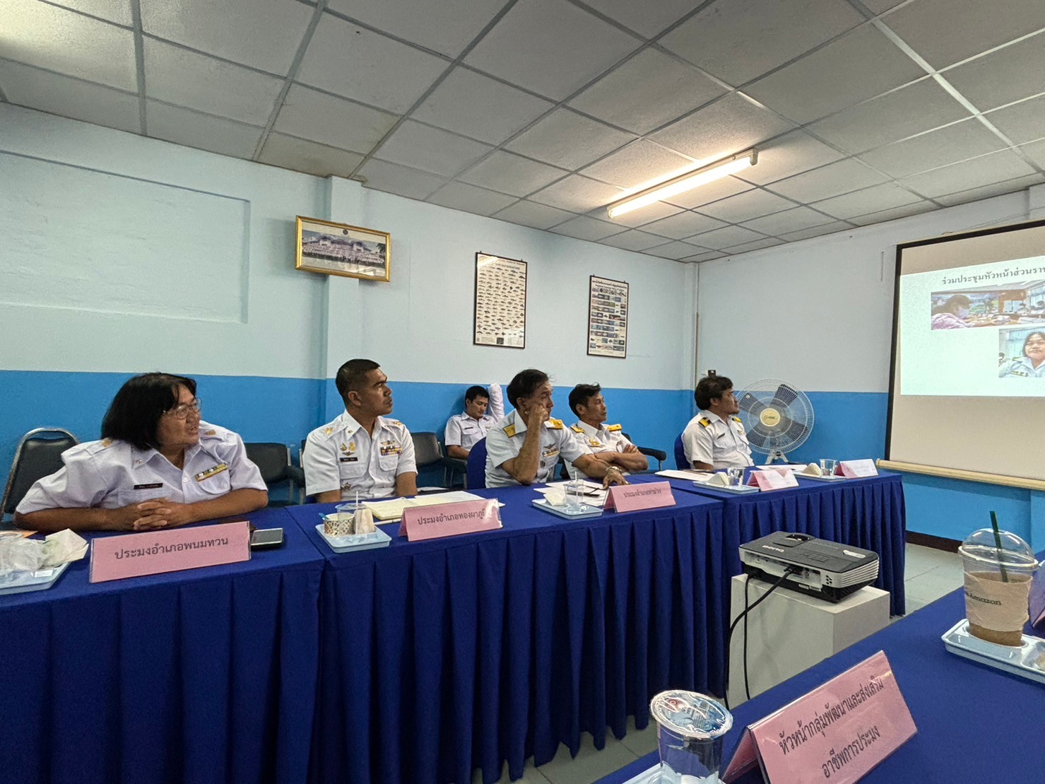 ประชุมข้าราชการ พนักงานราชการ และเจ้าหน้าที่สำนักงานประมงจังหวัดกาญจนบุรี ประจำเดือน ตุลาคม 2566..คลิก