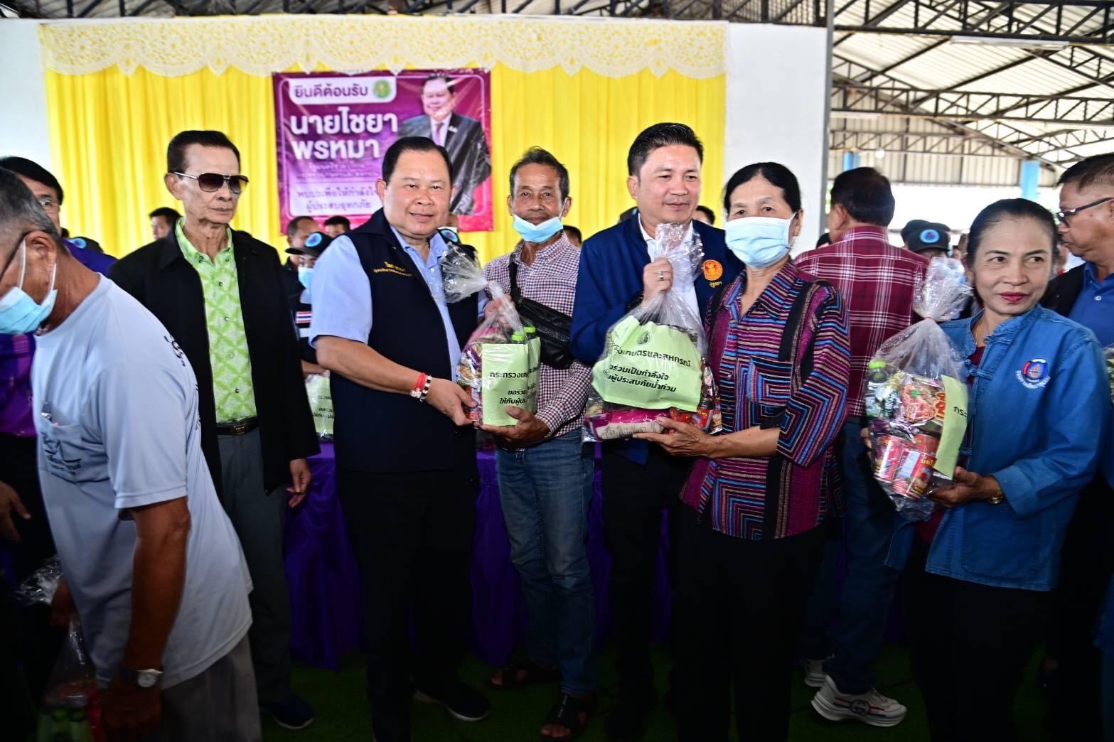 ร่วมลงพื้นที่ตรวจราชการและมอบสิ่งของช่วยเหลือผู้ประสบอุทกภัยในพื้นที่ จ.ร้อยเอ็ด..คลิก