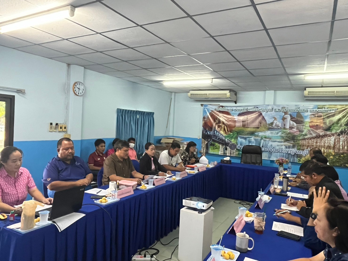 ประชุมข้าราชการ พนักงานราชการ และเจ้าหน้าที่สำนักงานประมงจังหวัดกาญจนบุรี ประจำเดือน พฤศจิกายน ๒๕๖๖..คลิก