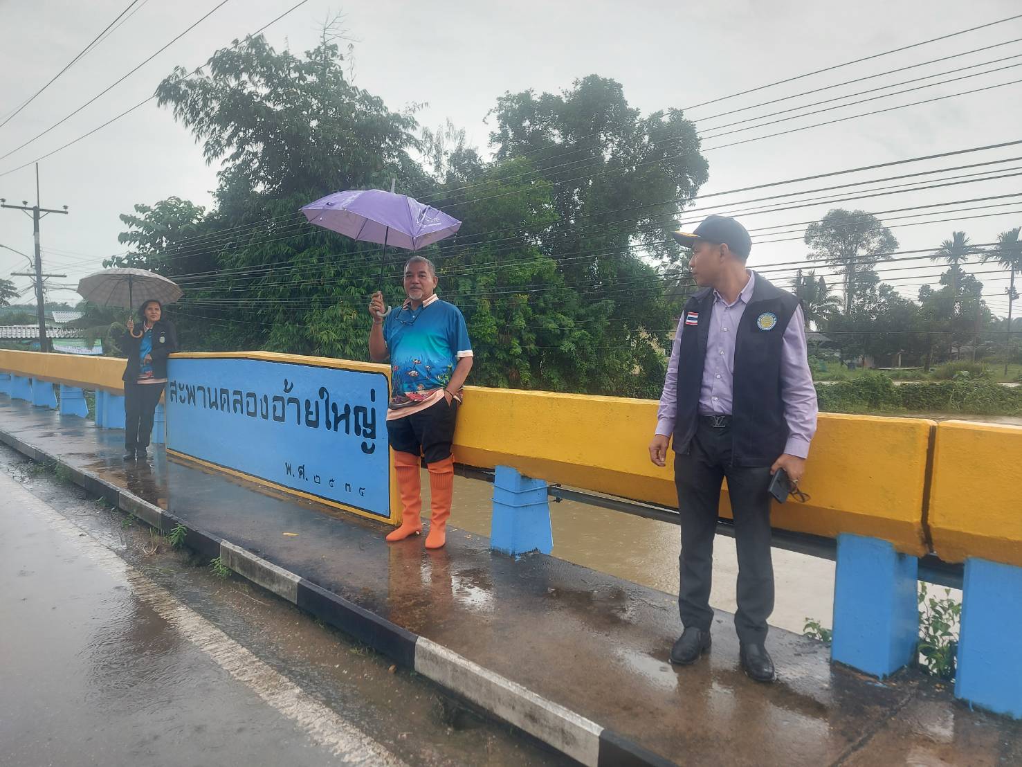ประมงจังหวัดพัทลุง พร้อมด้วย  หัวหน้ากลุ่มบริหารจัดการด้านการประมง  เจ้าพนักงานประมงปฎิบัติงาน ประมงอำเภอเมืองพัทลุง ลงพื้นที่ตรวจติดตามสถานการณ์สภาวะน้ำท่วม ประชาสัมพันธ์แนะนำ เรื่องการป้องกัน แก้ไข ฟื้นฟู เตรียมความพร้อมสถานการณ์อุทกภัย การรับมือภัยพิบัติทางธรรมชาติ  พื้นที่ ตำบลพญาขัน ตำบลชัยบุรี และตำบลลำปำ จังหวัดพัทลุง..คลิก