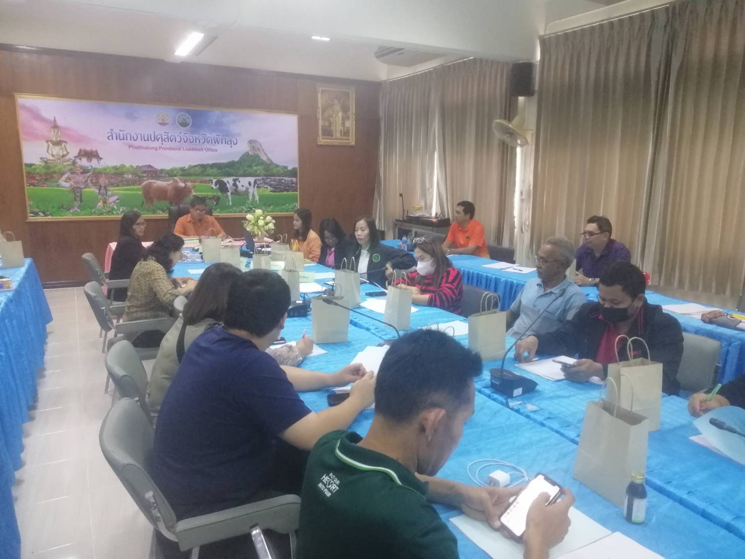 หัวหน้ากลุ่มบริหารจัดการด้านการประมง เข้าร่วมประชุม เพื่อหารือ เรื่องการตรวจสอบและขึ้นทะเบียนห้องเย็น..คลิก