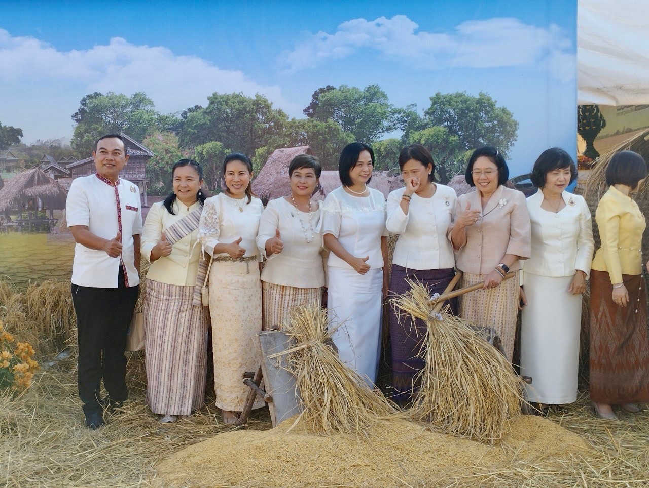 ร่วมพิธีบวงสรวงแม่โพสพ เนื่องในเทศกาลข้าวหอมมะลิโลก ครั้งที่ ๒๓ จังหวัดร้อยเอ็ด