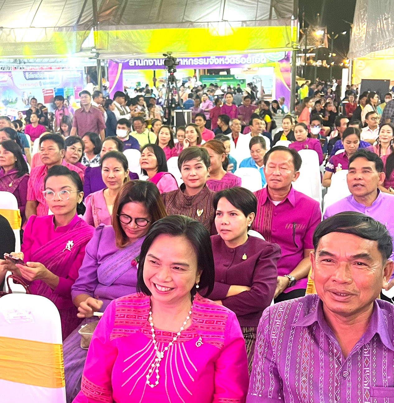 ร่วมพิธีเปิดงานเทศกาลข้าวหอมมะลิโลก ครั้งที่ ๒๓ จังหวัดร้อยเอ็ด..คลิก