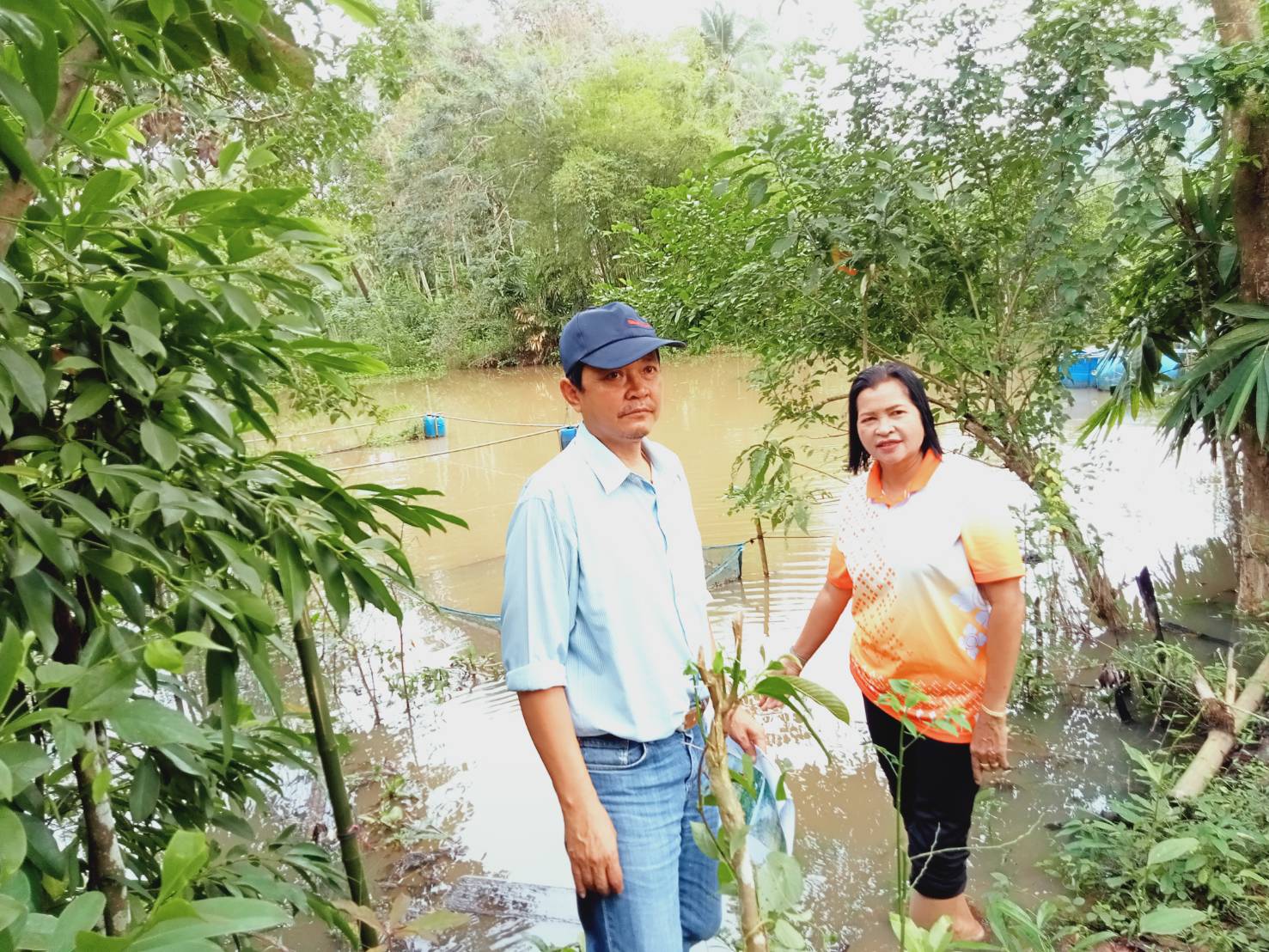 หัวหน้ากลุ่มบริหารจัดการด้านการประมง  พร้อมด้วย   เจ้าพนักงานประมงปฏิบัติงาน ประมงอำเภอเขาขัยสน  เข้าตรวจสอบความเสียหายของเกษตรกรผู้เพาะเลี้ยงสัตว์น้ำ  ที่ยื่นขอรับความช่วยเหลือจากภัยพิบัติกรณีฉุกเฉิน (อุทกภัย) ด้านประมง..คลิก