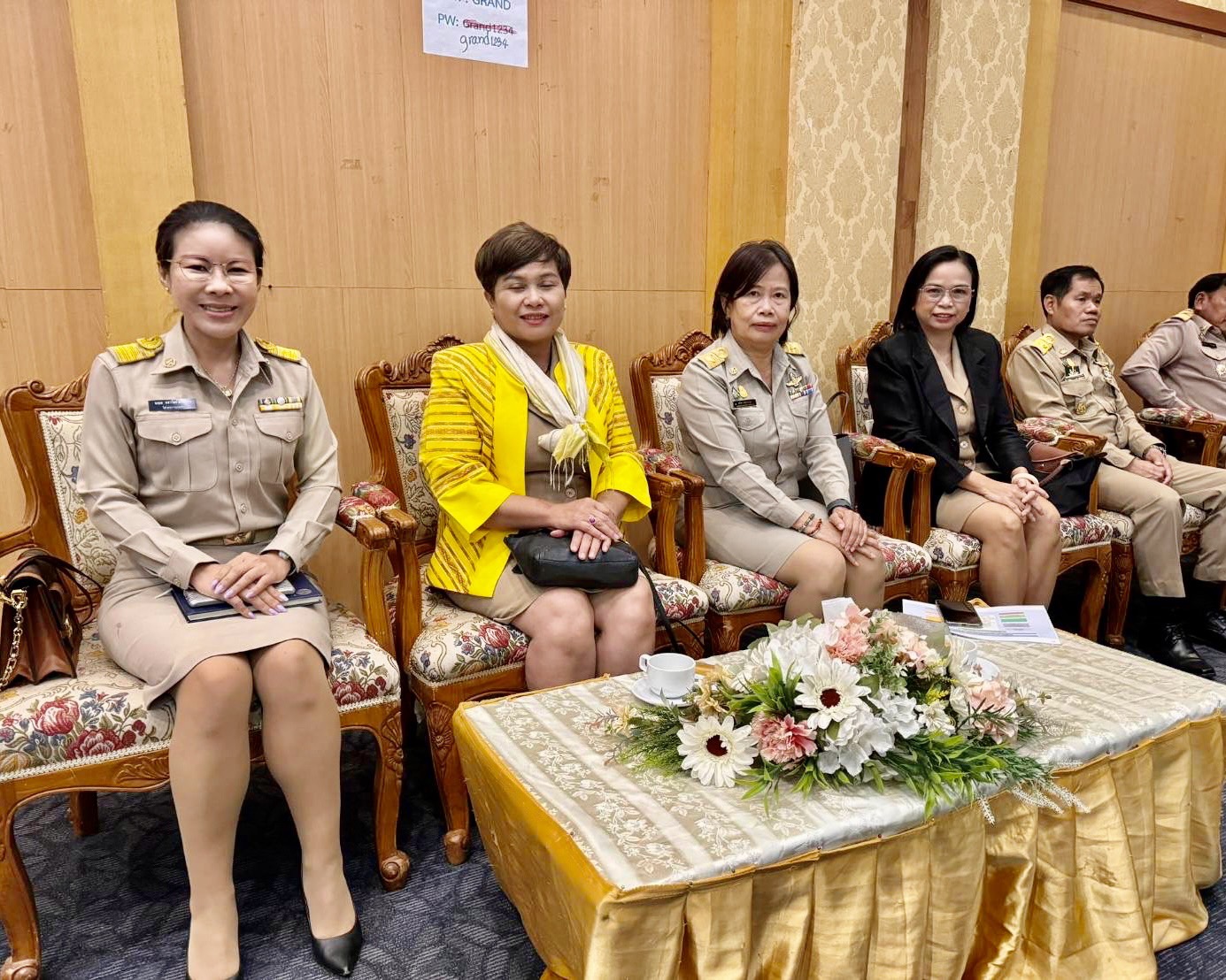 ร่วมต้อนรับนายโสภา สิทธิโชค รองอธิบดีกรมกสิกรรมและสหกรณ์ กระทรวงกสิกรรมและป่าไม้ สปป ลาว และคณะ..คลิก