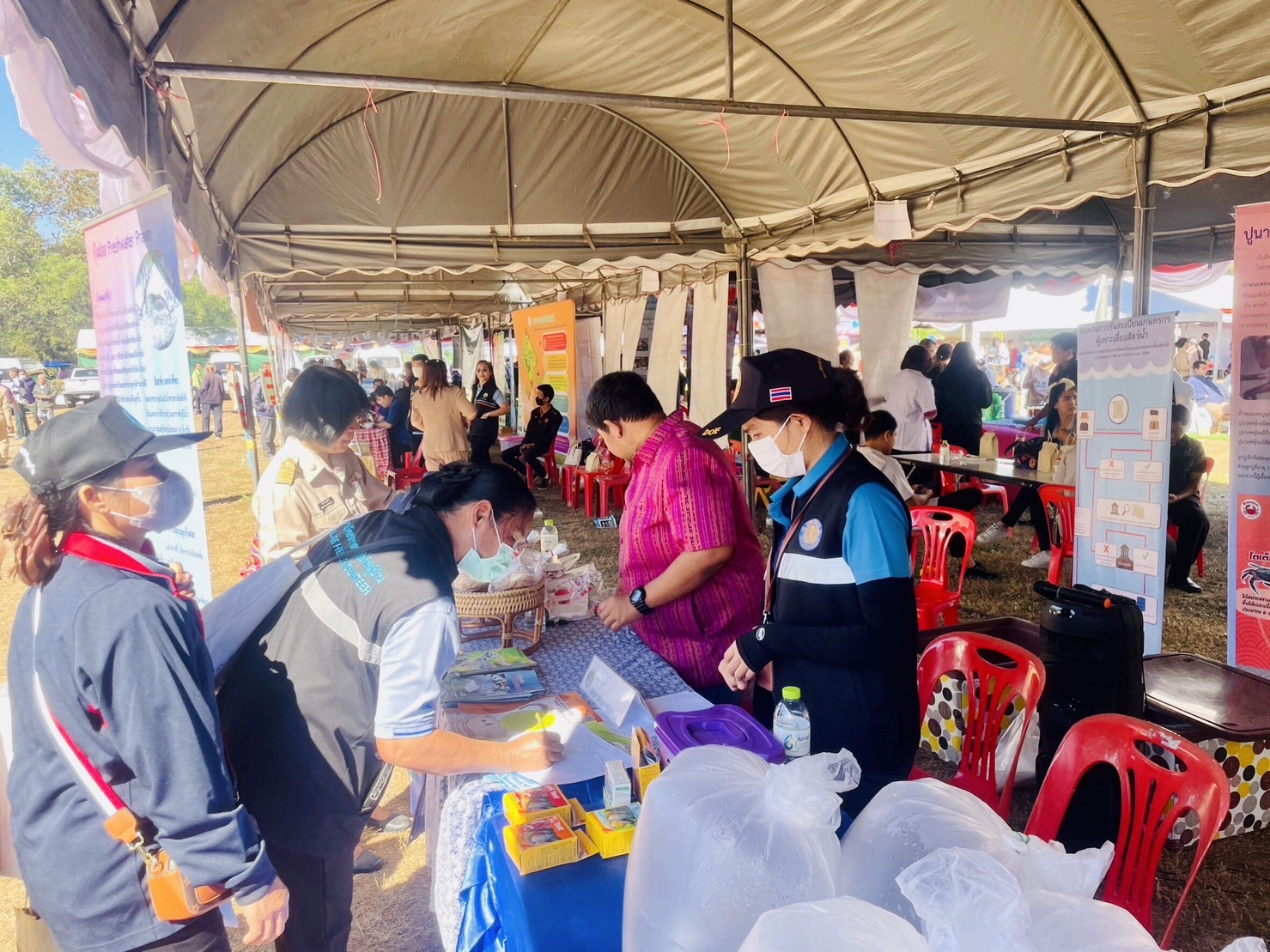 ร่วมออกหน่วยบริการจังหวัดร้อยเอ็ดเคลื่อนที่ บำบัดทุกข์ บำรุงสุข และสร้างรอยยิ้มให้ประชาชน ครั้งที่ 2 ประจำปีงบประมาณ พ.ศ. 2567